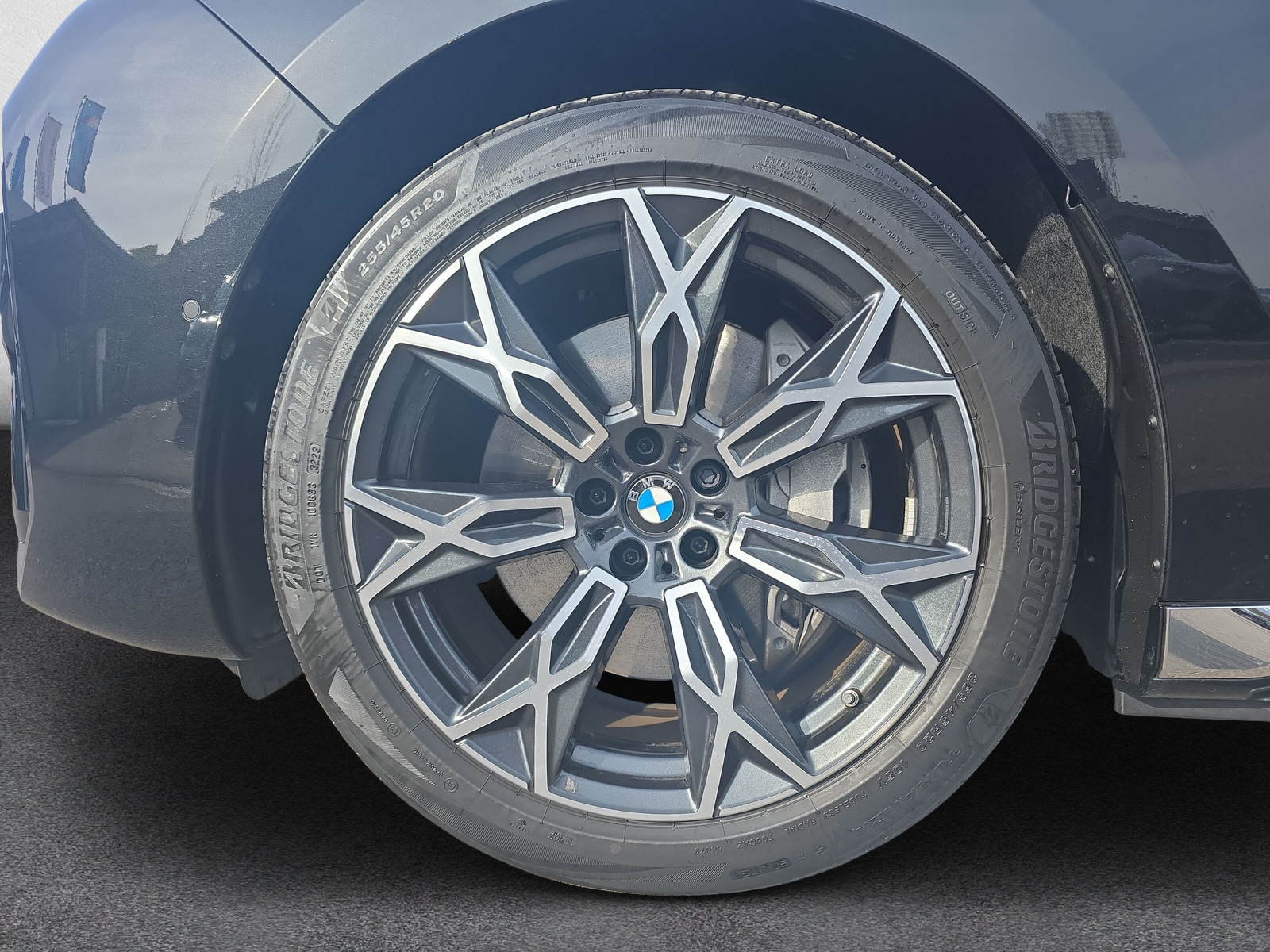 BMW i7 eDrive50 G70 (CH)  -image-8