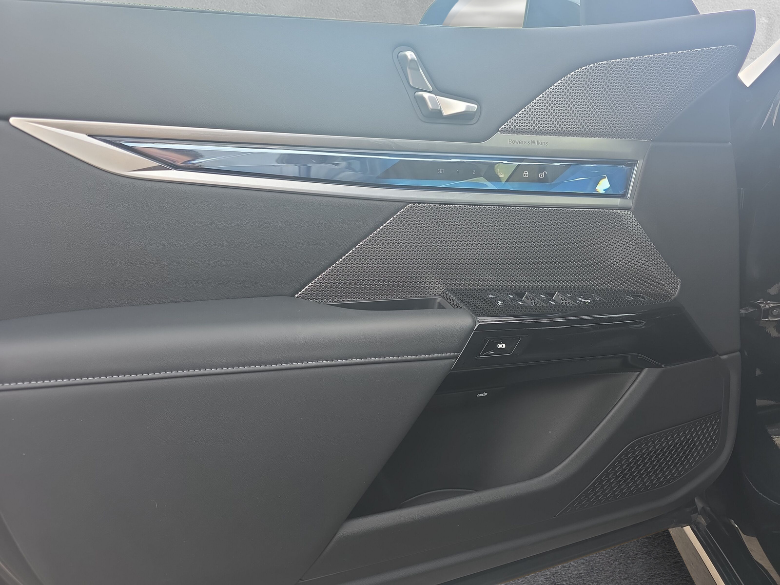 BMW i7 eDrive50 G70 (CH)  -image-16