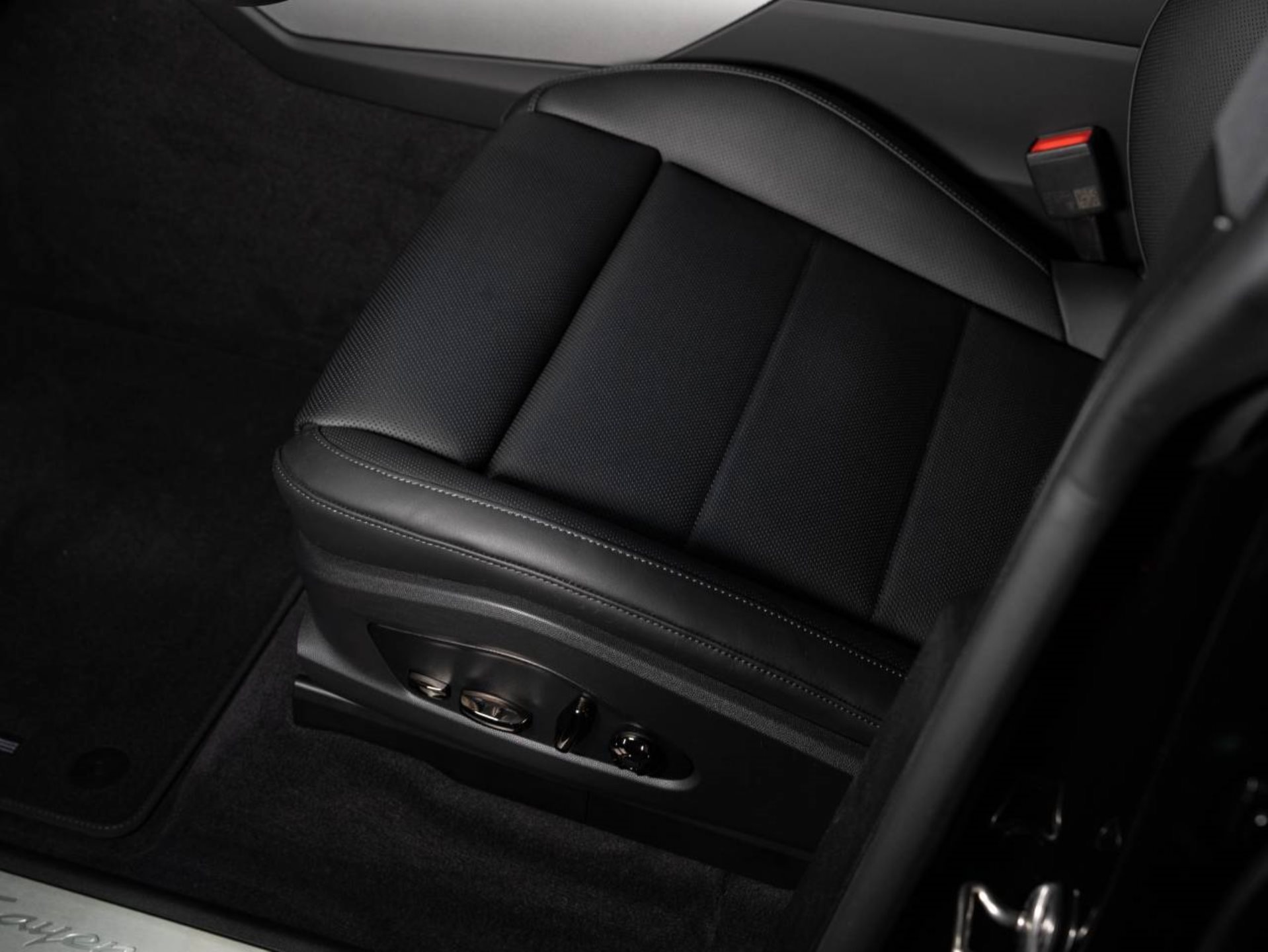 PORSCHE Cayenne Electric-image-27