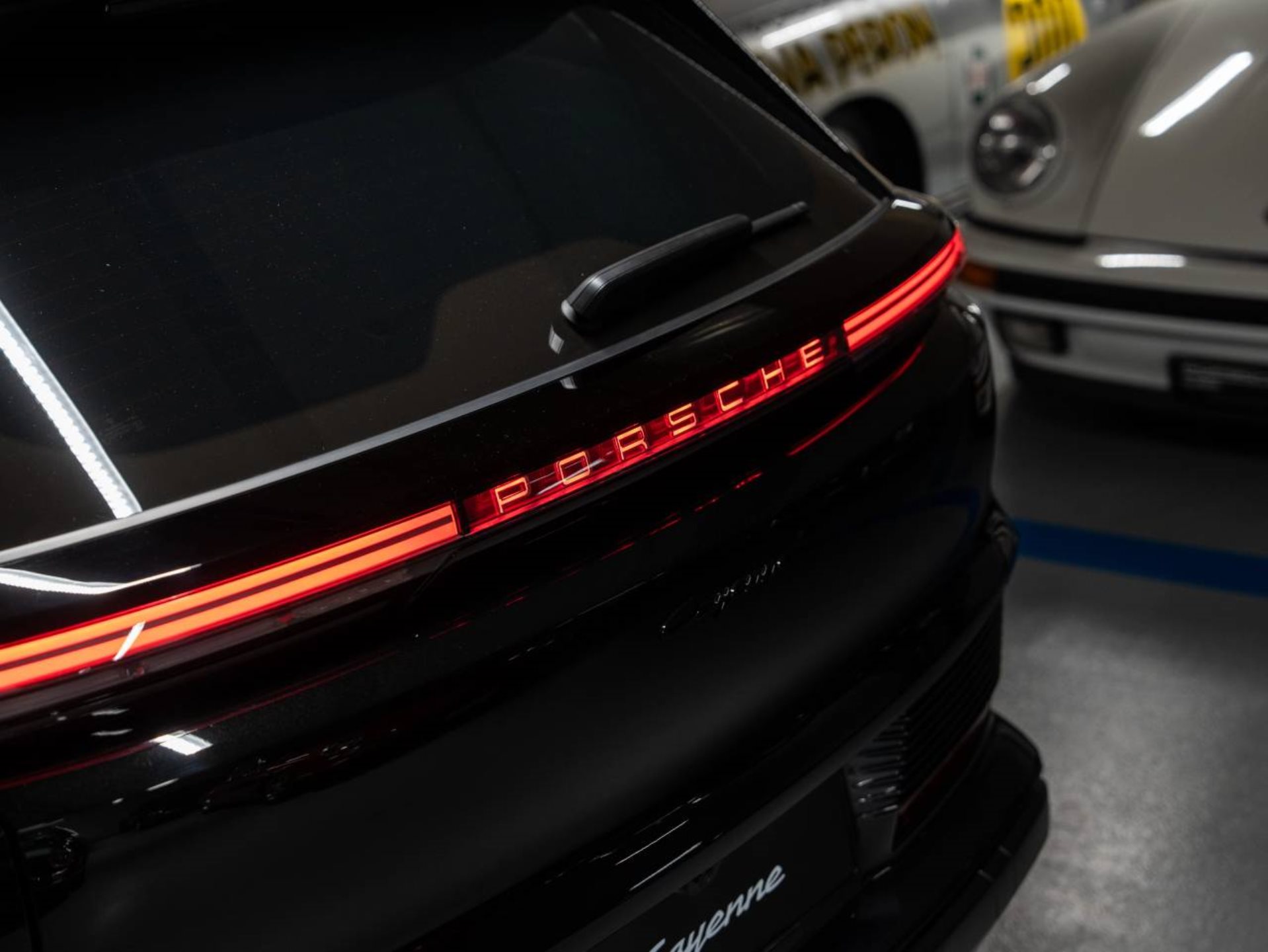 PORSCHE Cayenne Electric-image-25