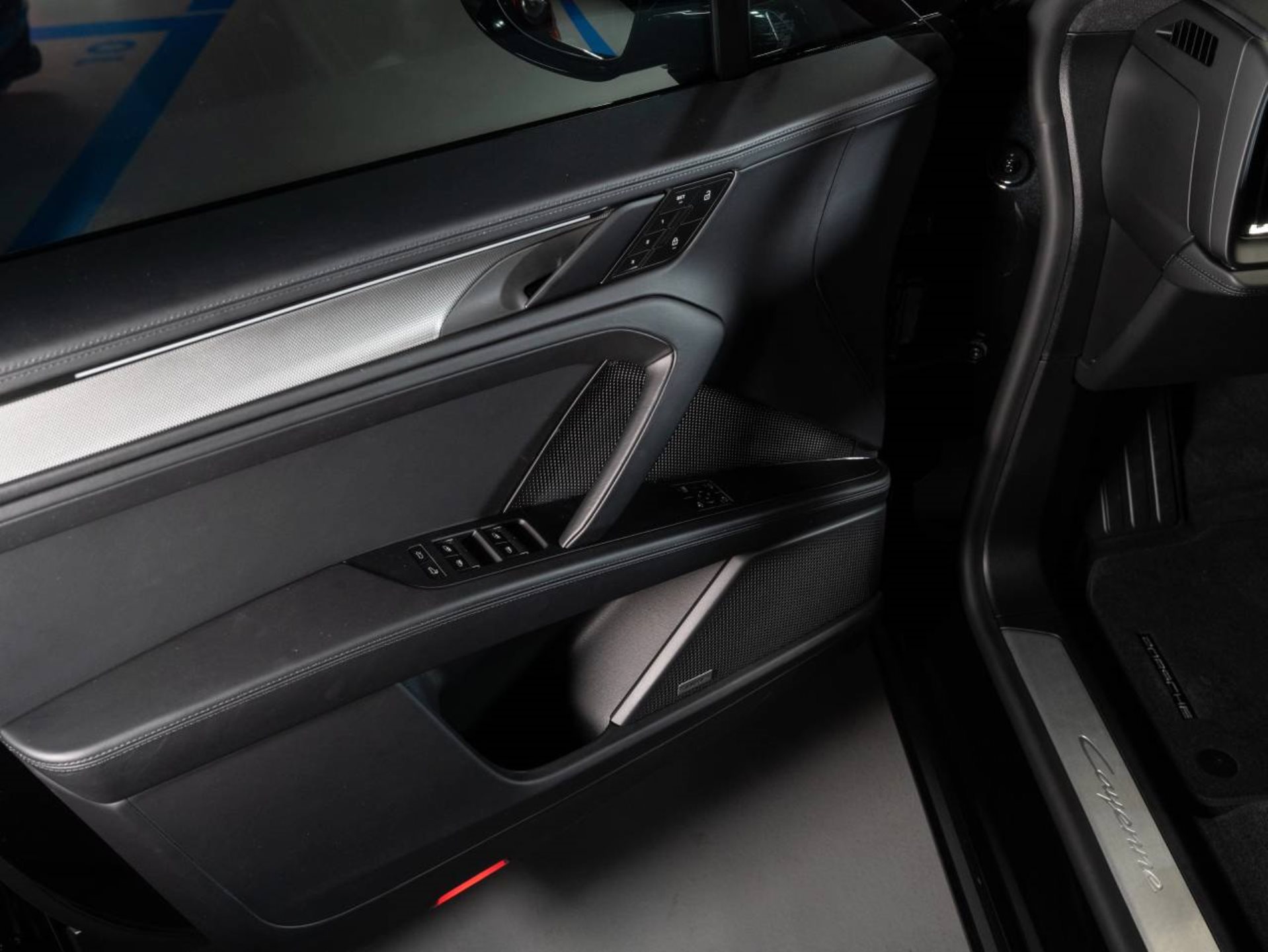 PORSCHE Cayenne Electric-image-9