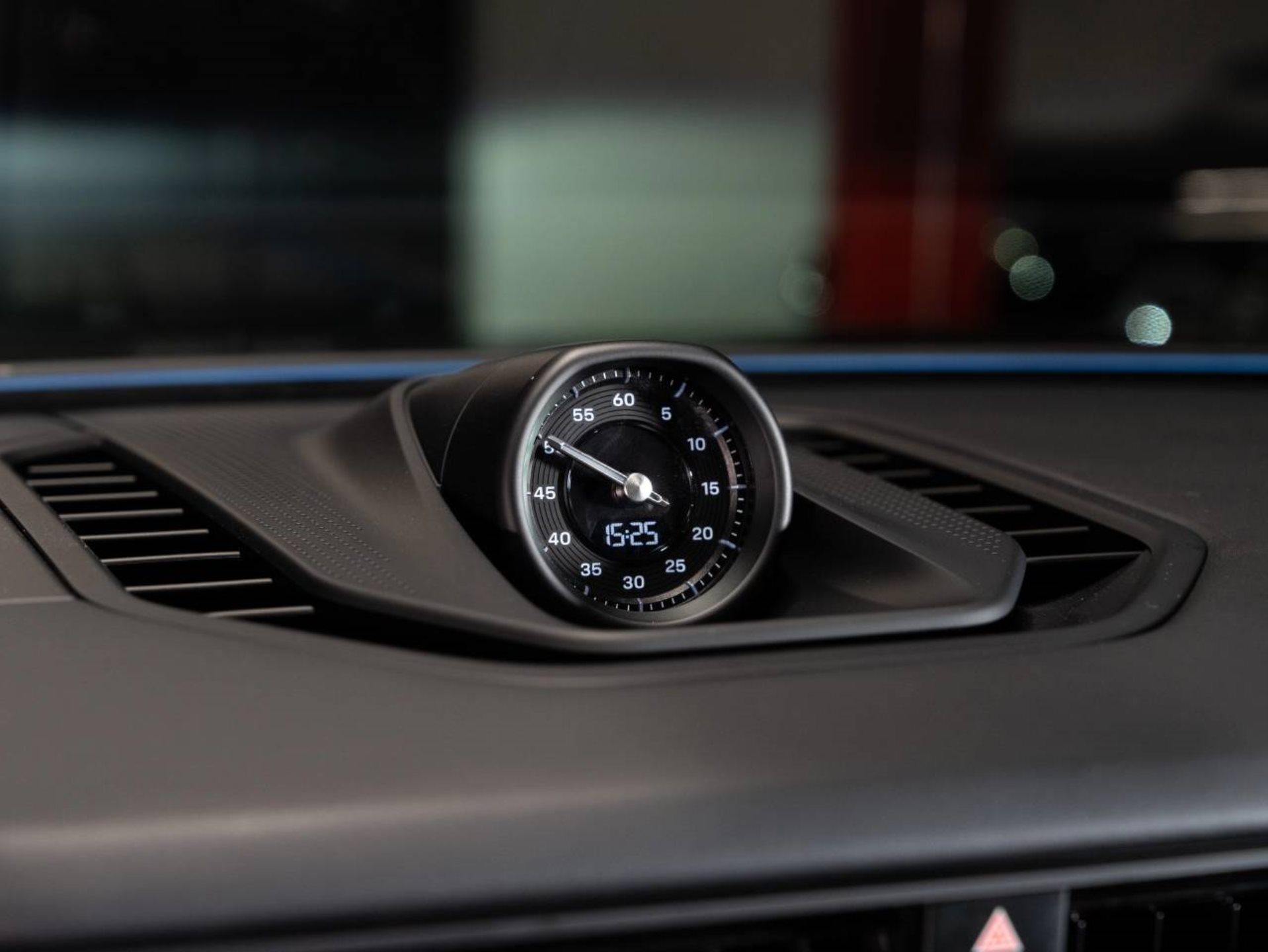 PORSCHE Cayenne Electric-image-13