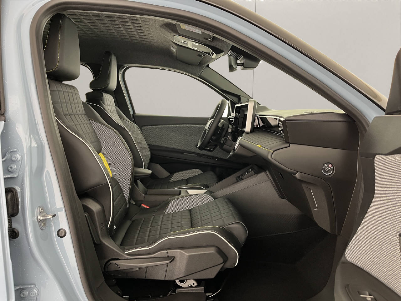 RENAULT R4 E-Tech Comfort Range iconic-image-15