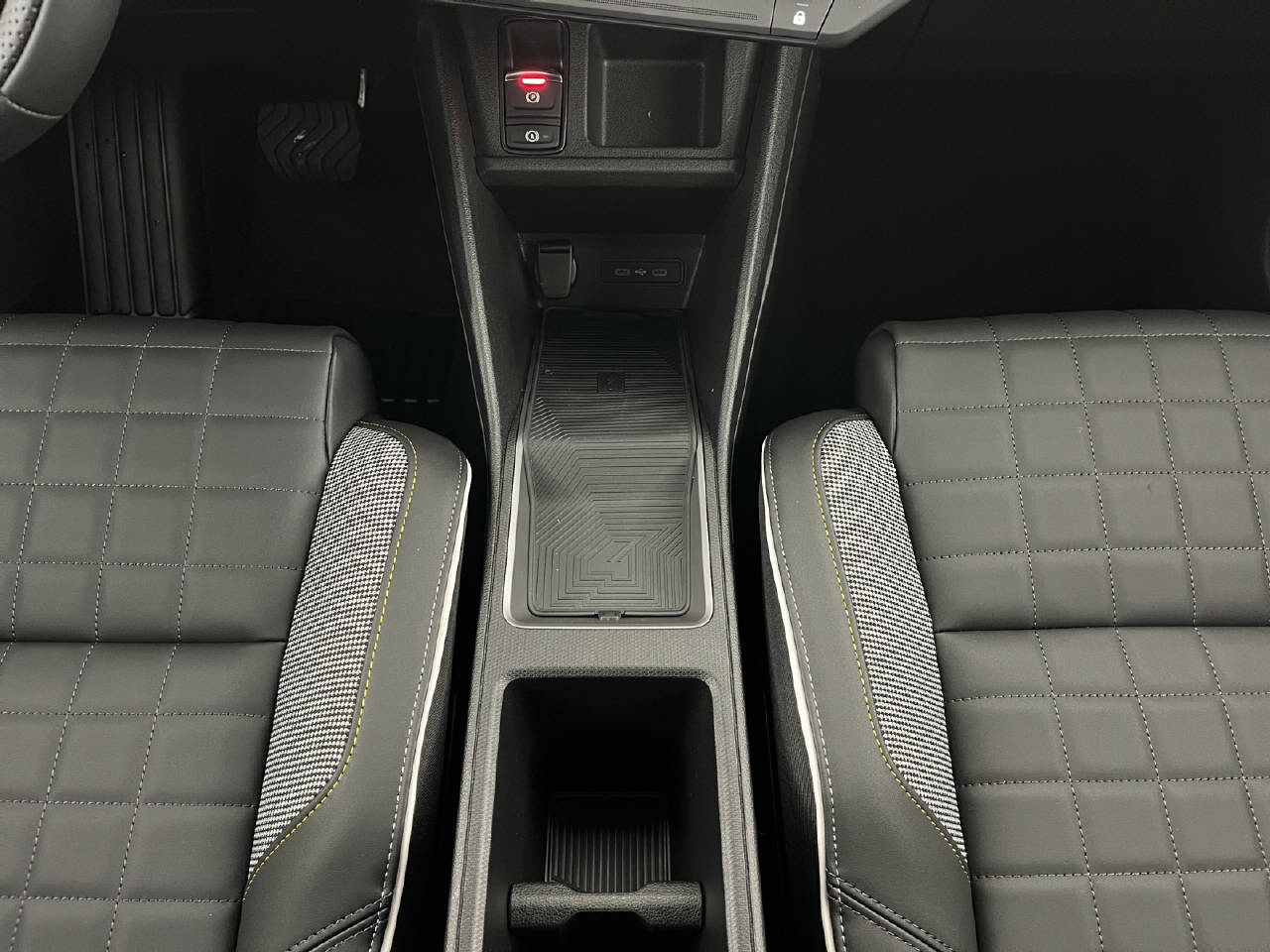 RENAULT R4 E-Tech Comfort Range iconic-image-13