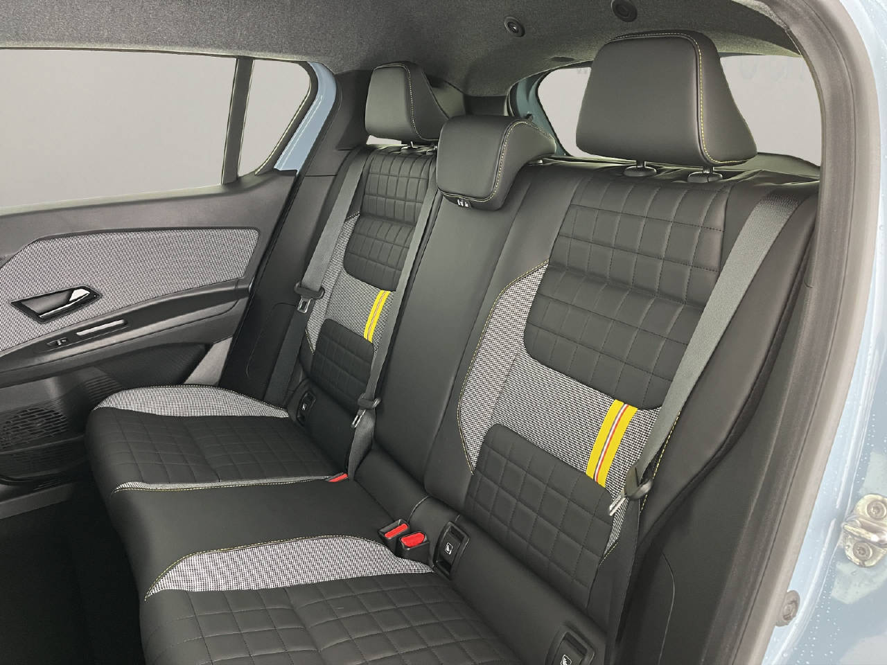 RENAULT R4 E-Tech Comfort Range iconic-image-16