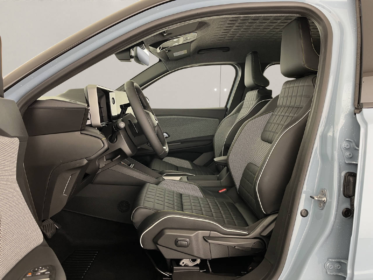 RENAULT R4 E-Tech Comfort Range iconic-image-7