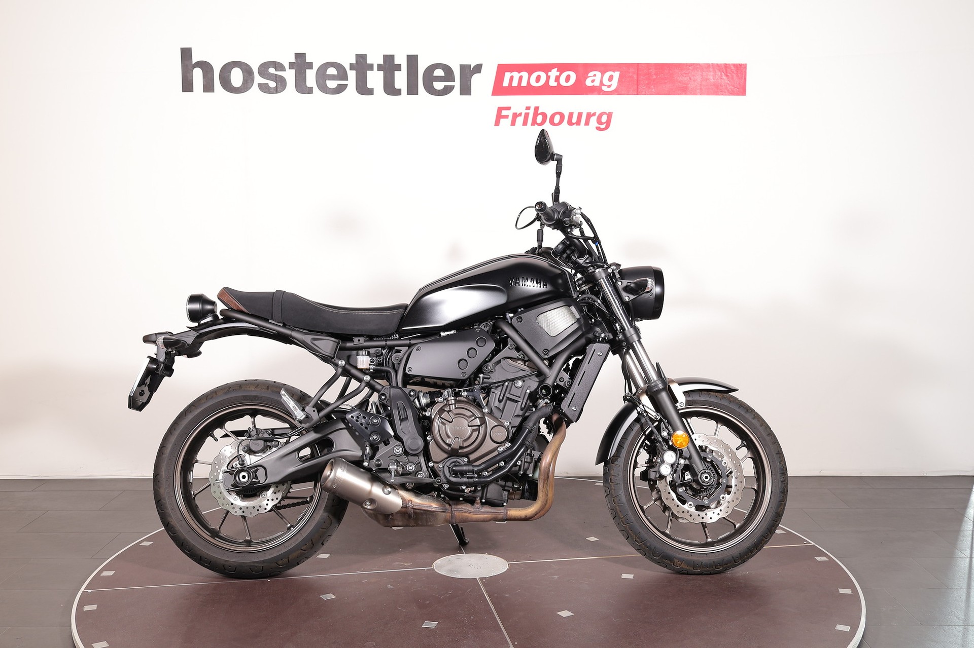 YAMAHA XSR 700-showroom-element-1