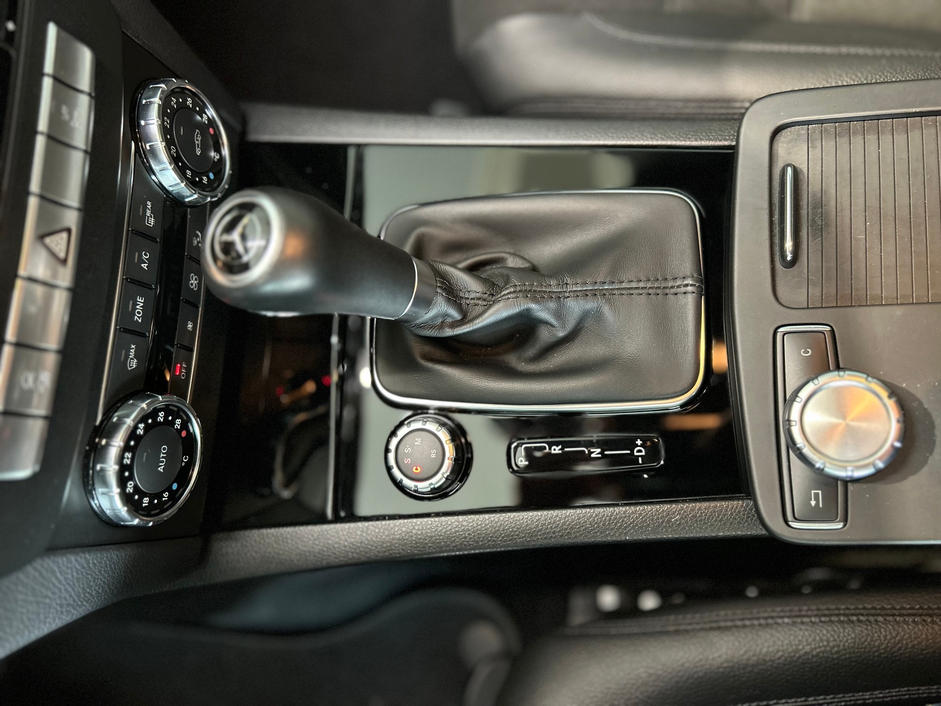 MERCEDES-BENZ C 63 Coupé AMG Speedshift MCT-image-19