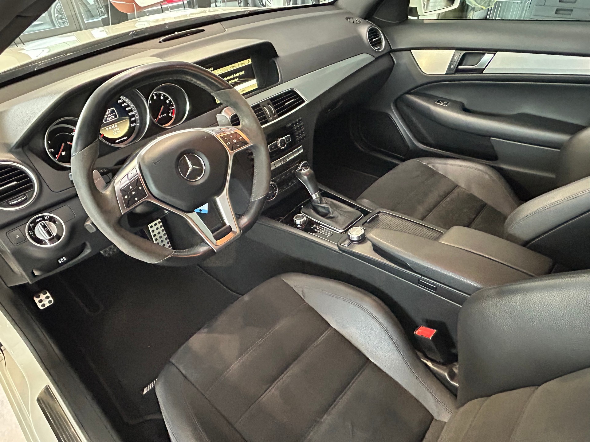 MERCEDES-BENZ C 63 Coupé AMG Speedshift MCT-image-14