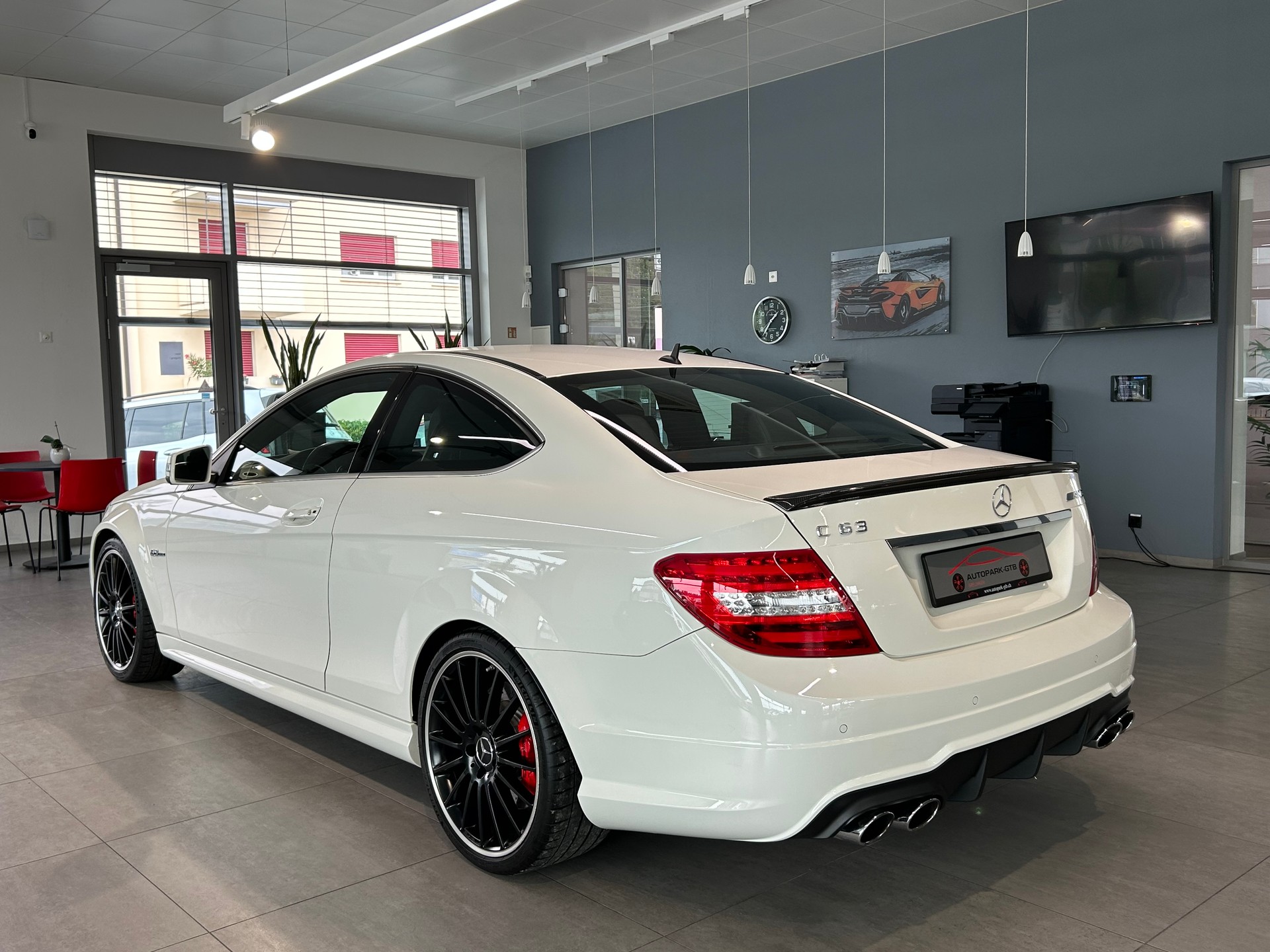 MERCEDES-BENZ C 63 Coupé AMG Speedshift MCT-image-5