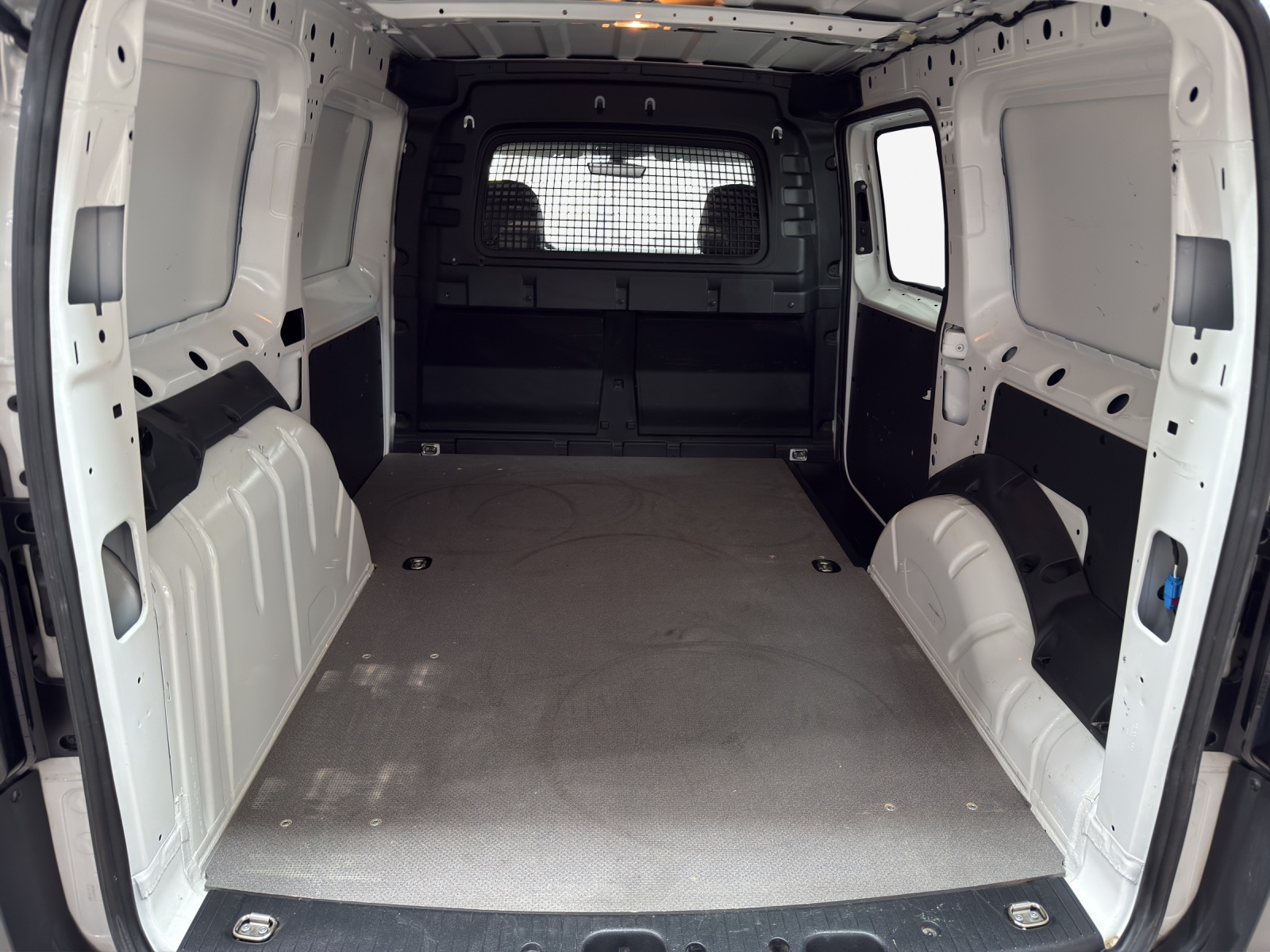 VW Caddy Cargo 2.0TDI Maxi 4Motion-image-12