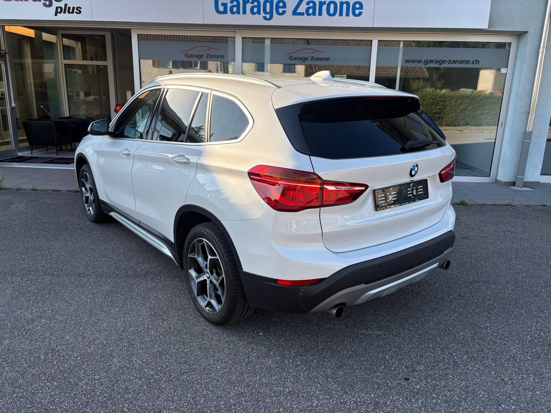 BMW X1 xDrive 20i Sport Line Steptronic-image-3