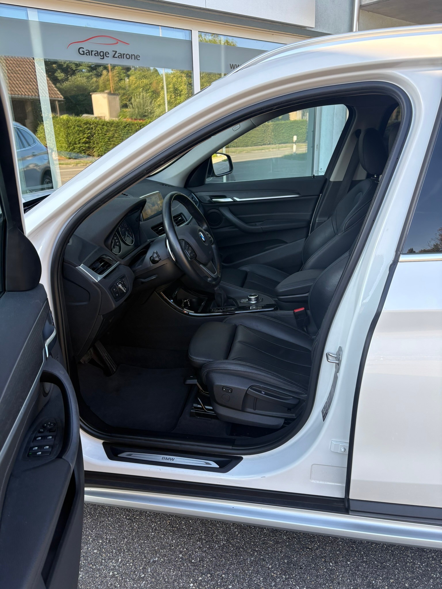 BMW X1 xDrive 20i Sport Line Steptronic-image-6