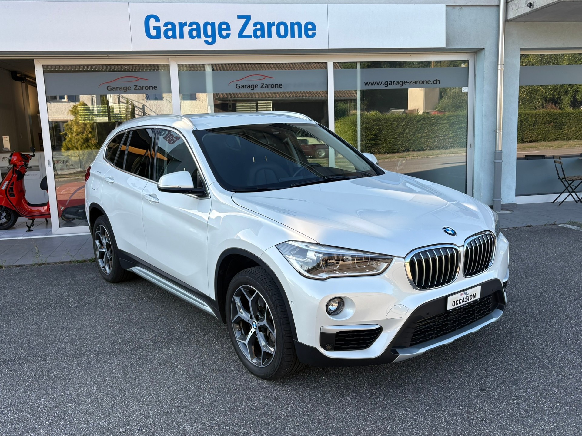 BMW X1 xDrive 20i Sport Line Steptronic-image-0