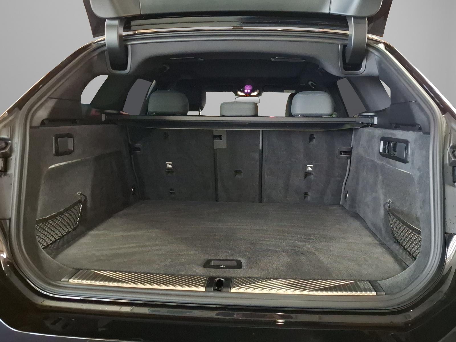 BMW 520d xDrive Touring-image-15