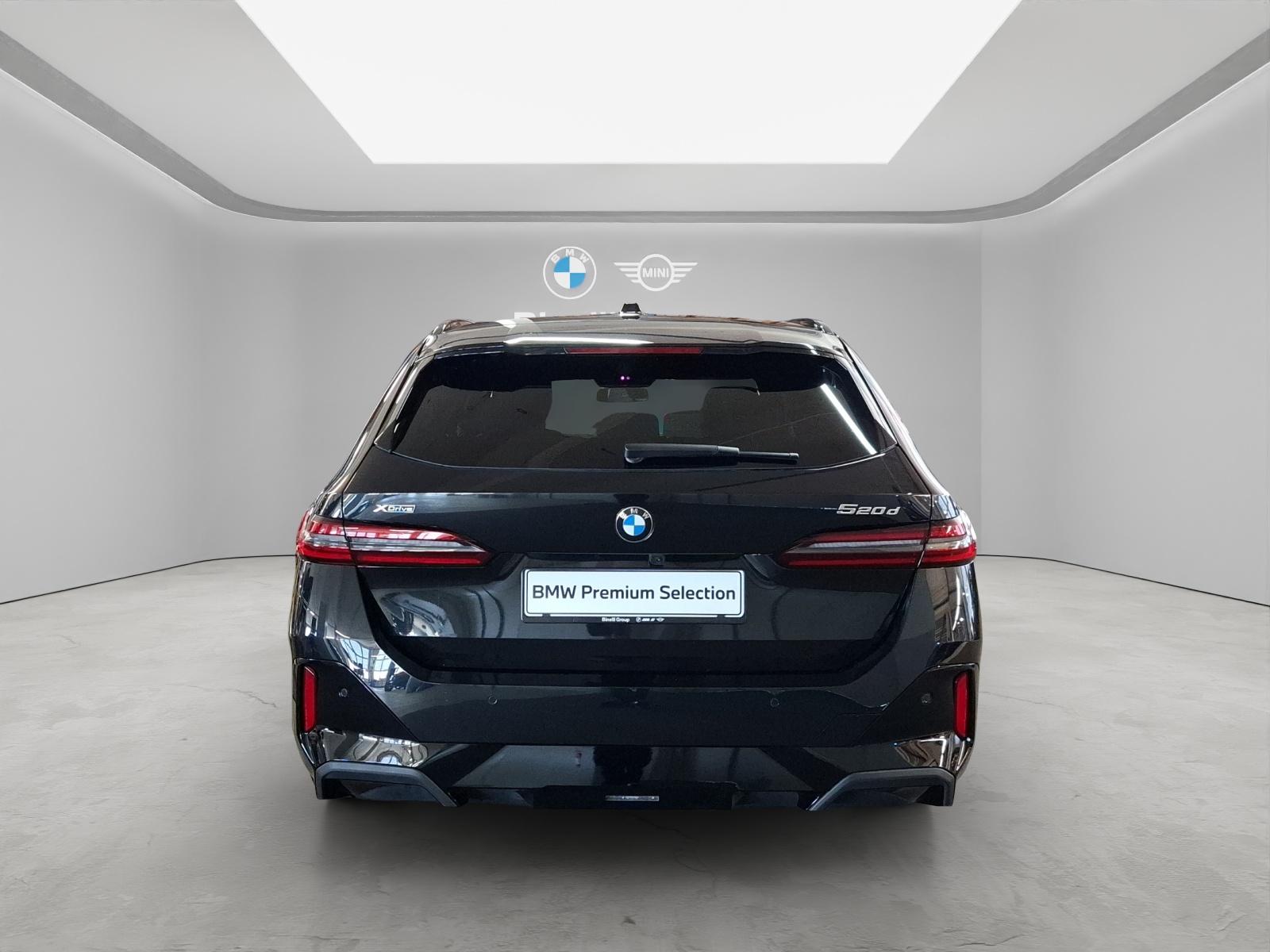 BMW 520d xDrive Touring-image-14