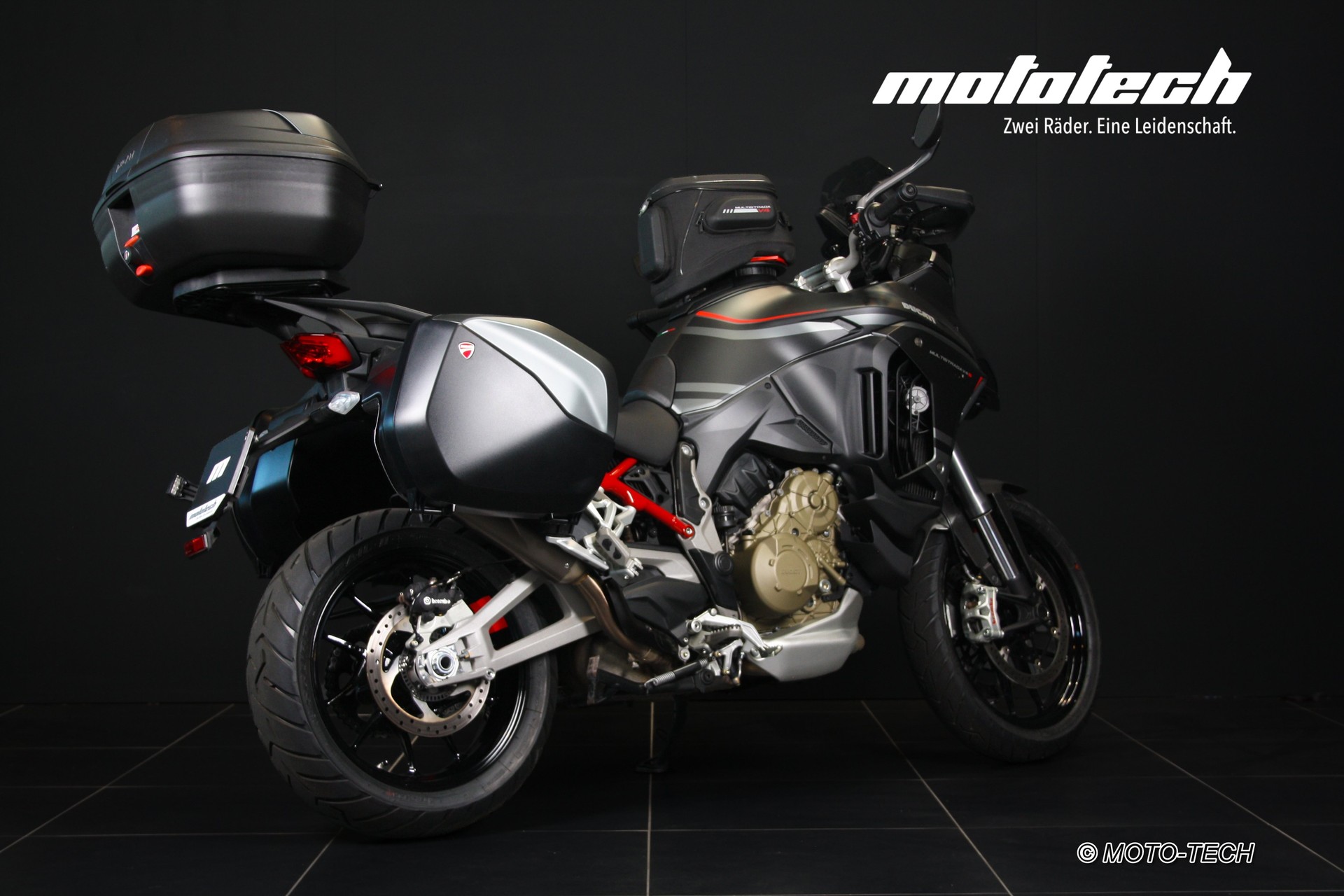 DUCATI Multistrada V4 S Travel & Radar-showroom-element-2