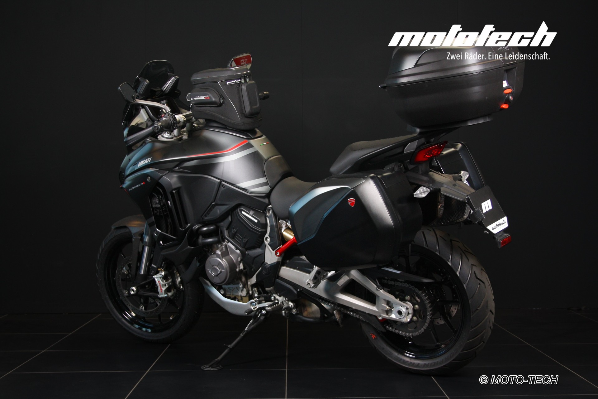 DUCATI Multistrada V4 S Travel & Radar-showroom-element-3