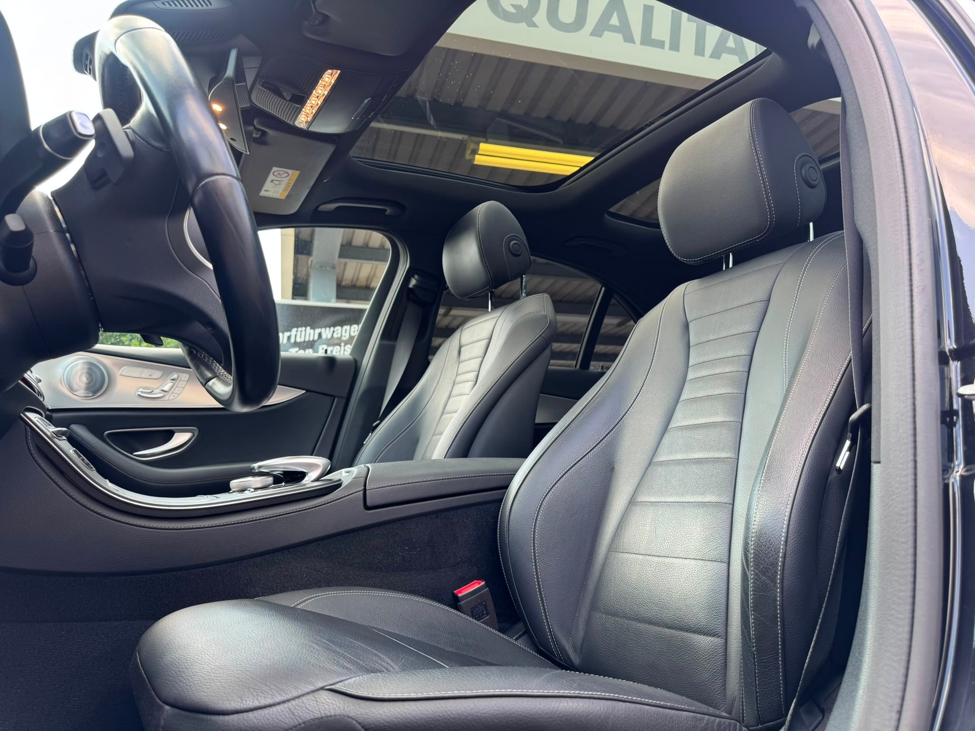 MERCEDES-BENZ E 200 Avantgarde 4Matic 9G-Tronic-image-12