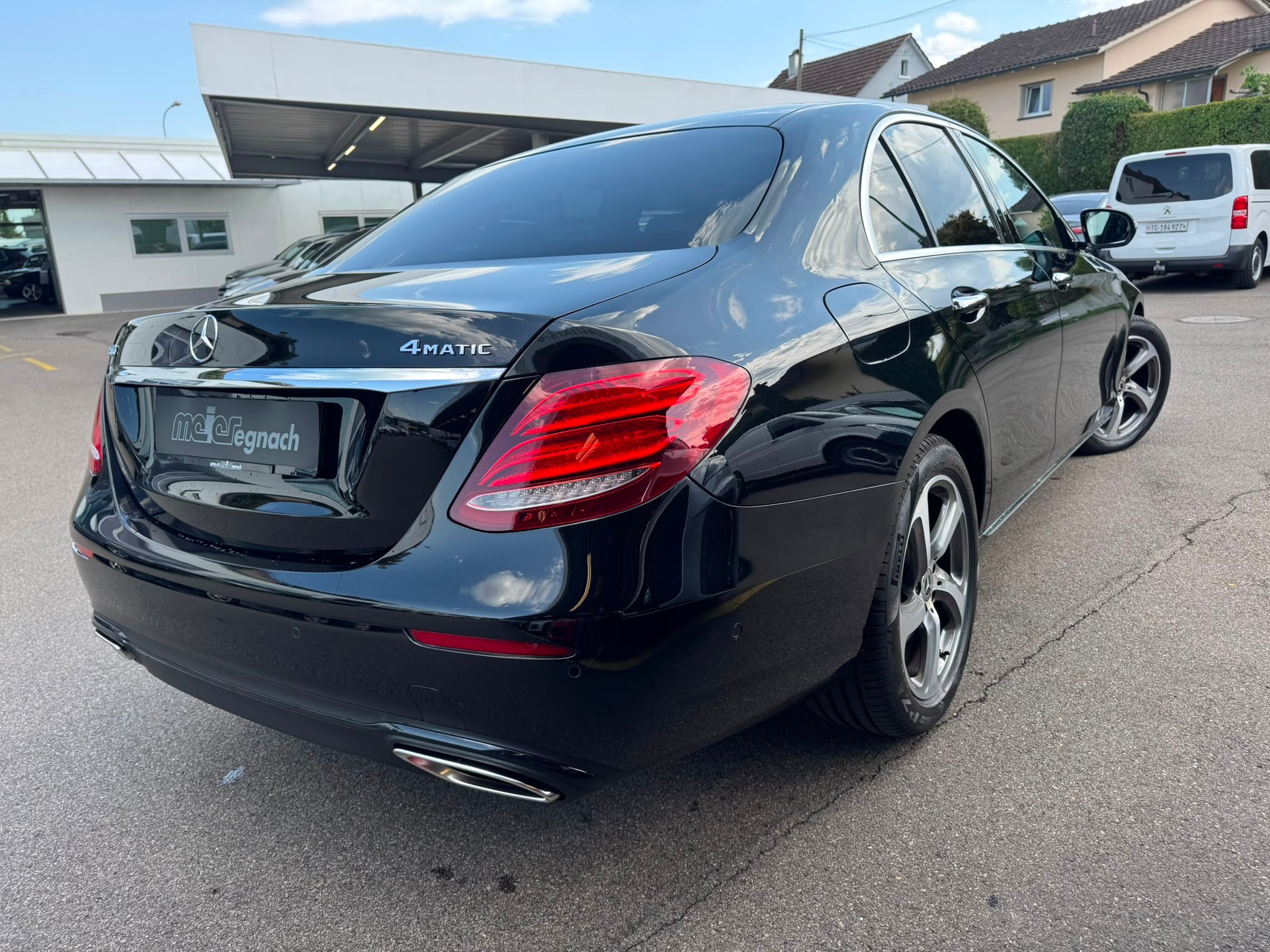 MERCEDES-BENZ E 200 Avantgarde 4Matic 9G-Tronic-image-7
