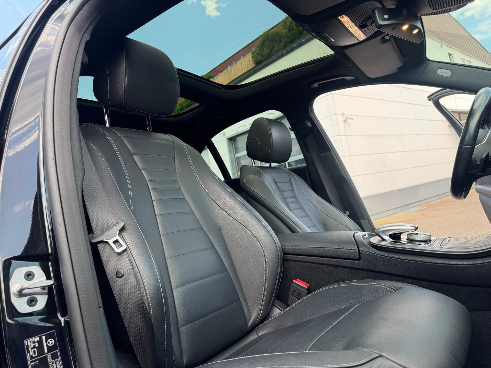 MERCEDES-BENZ E 200 Avantgarde 4Matic 9G-Tronic-image-13
