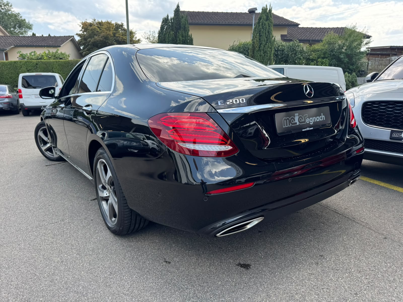 MERCEDES-BENZ E 200 Avantgarde 4Matic 9G-Tronic-image-4