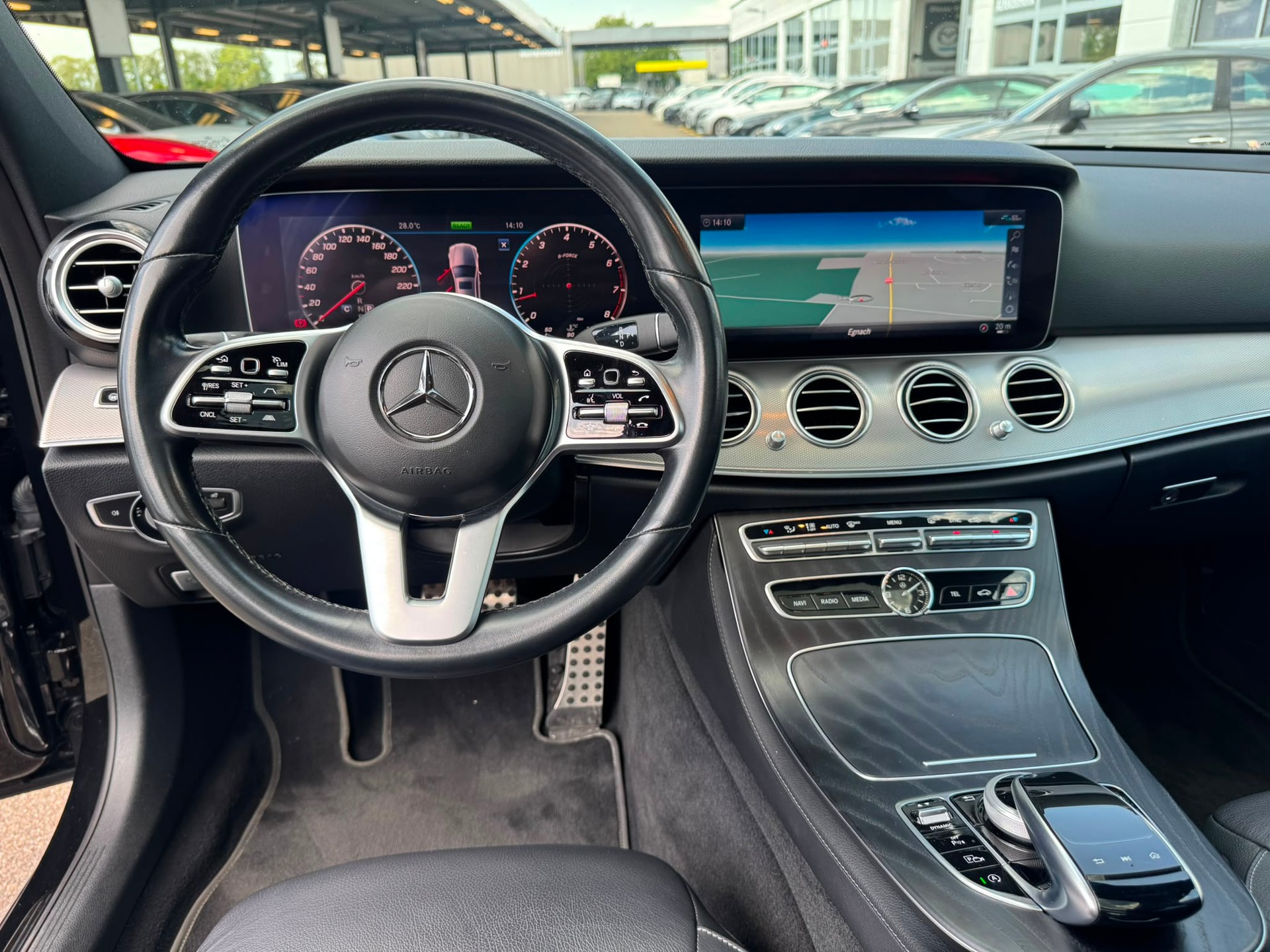 MERCEDES-BENZ E 200 Avantgarde 4Matic 9G-Tronic-image-9