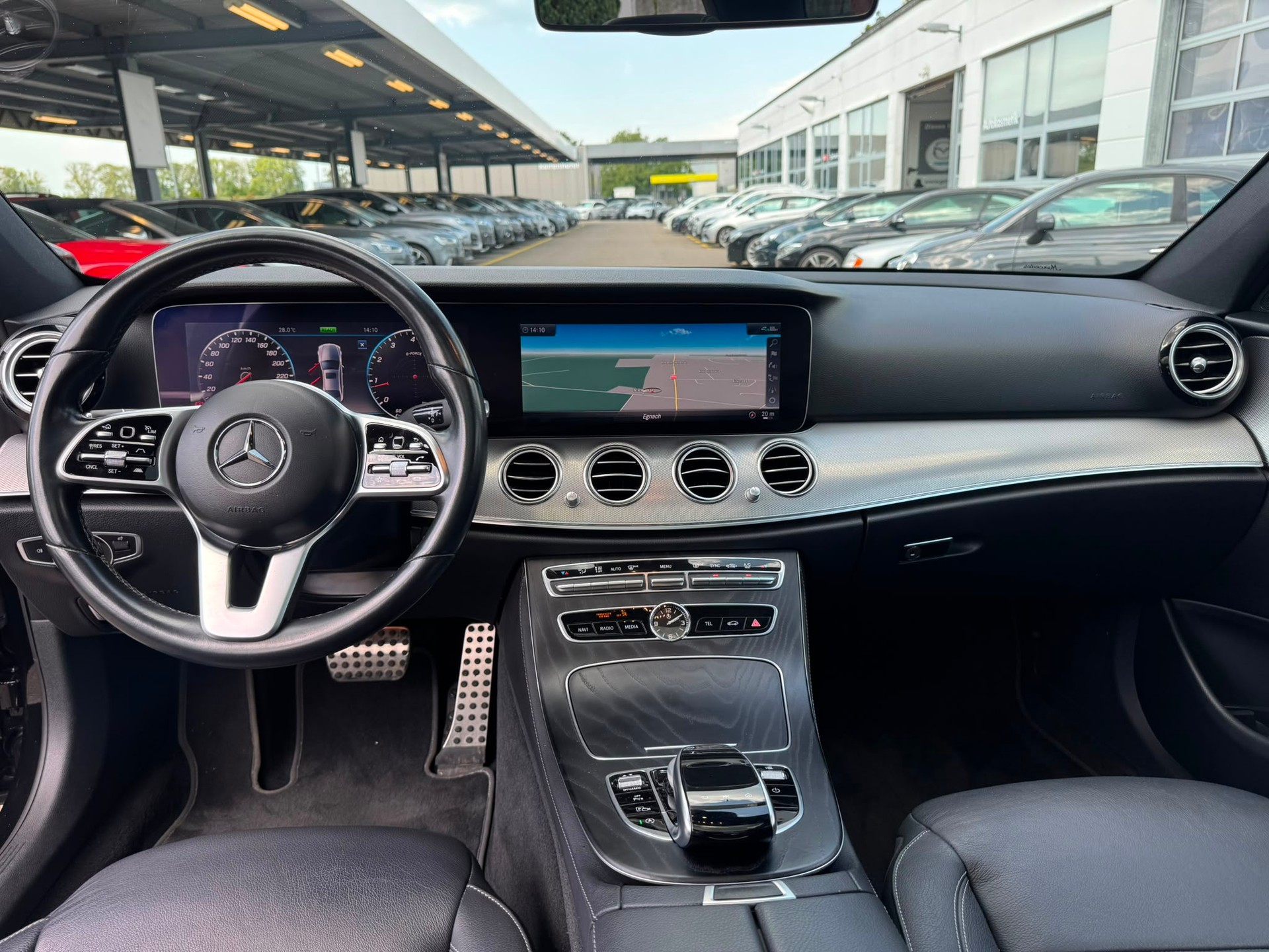 MERCEDES-BENZ E 200 Avantgarde 4Matic 9G-Tronic-image-8