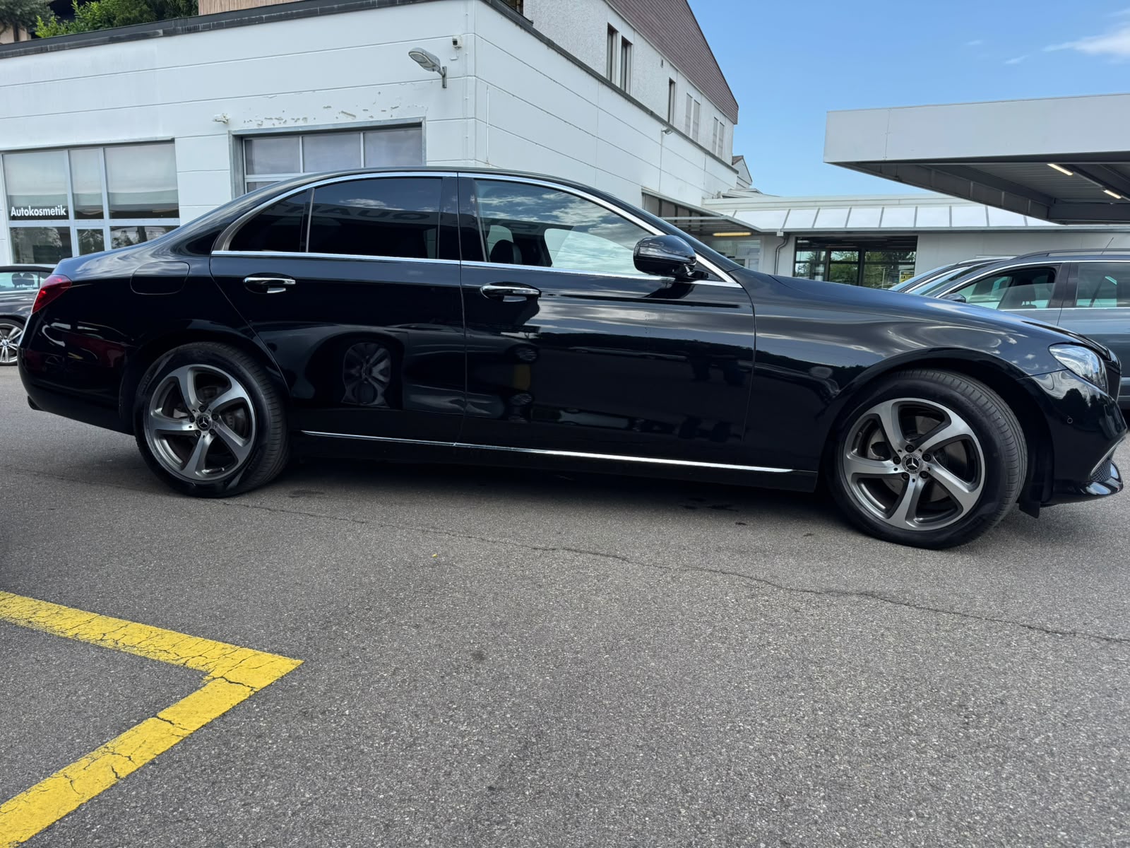 MERCEDES-BENZ E 200 Avantgarde 4Matic 9G-Tronic-image-3