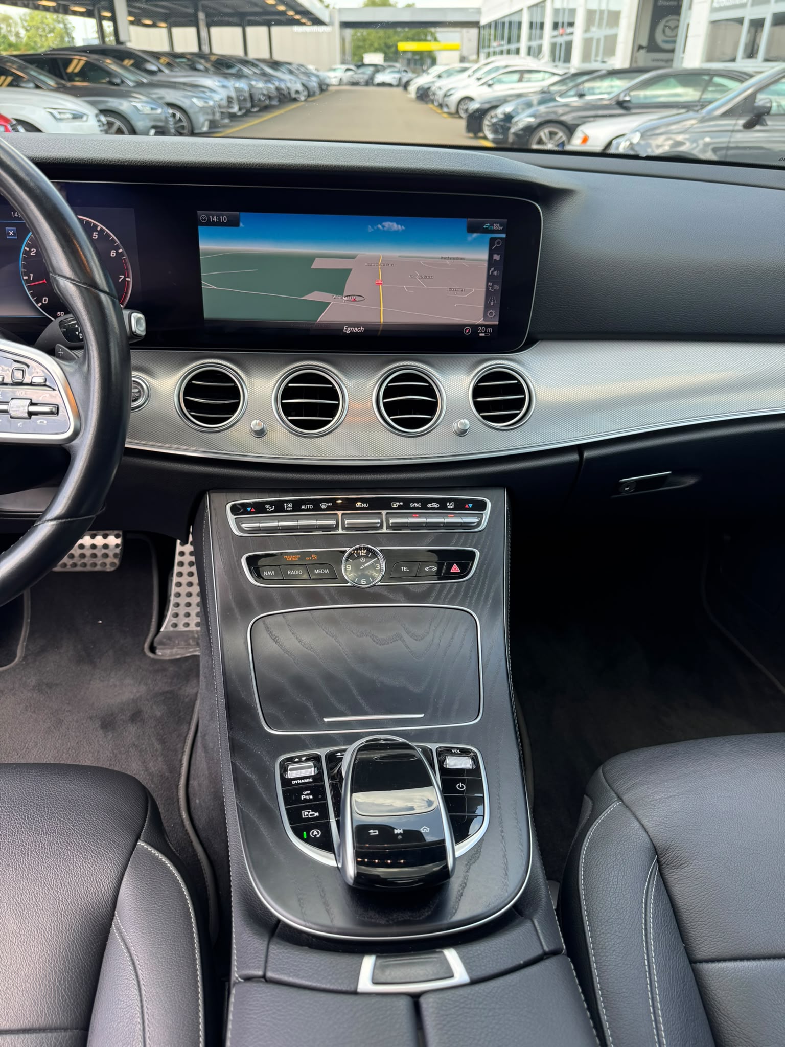 MERCEDES-BENZ E 200 Avantgarde 4Matic 9G-Tronic-image-11