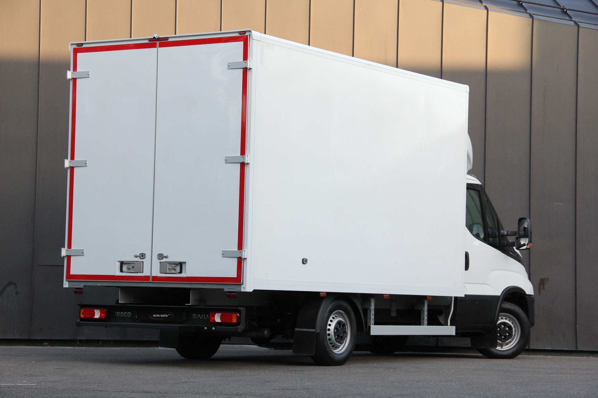 IVECO 35 S 16 A8 **AUTOMAT** **LUFT-FAHRWERK** **RÜCKFAHRKAMERA** **KLIMAAUTOMATIK**-image-1