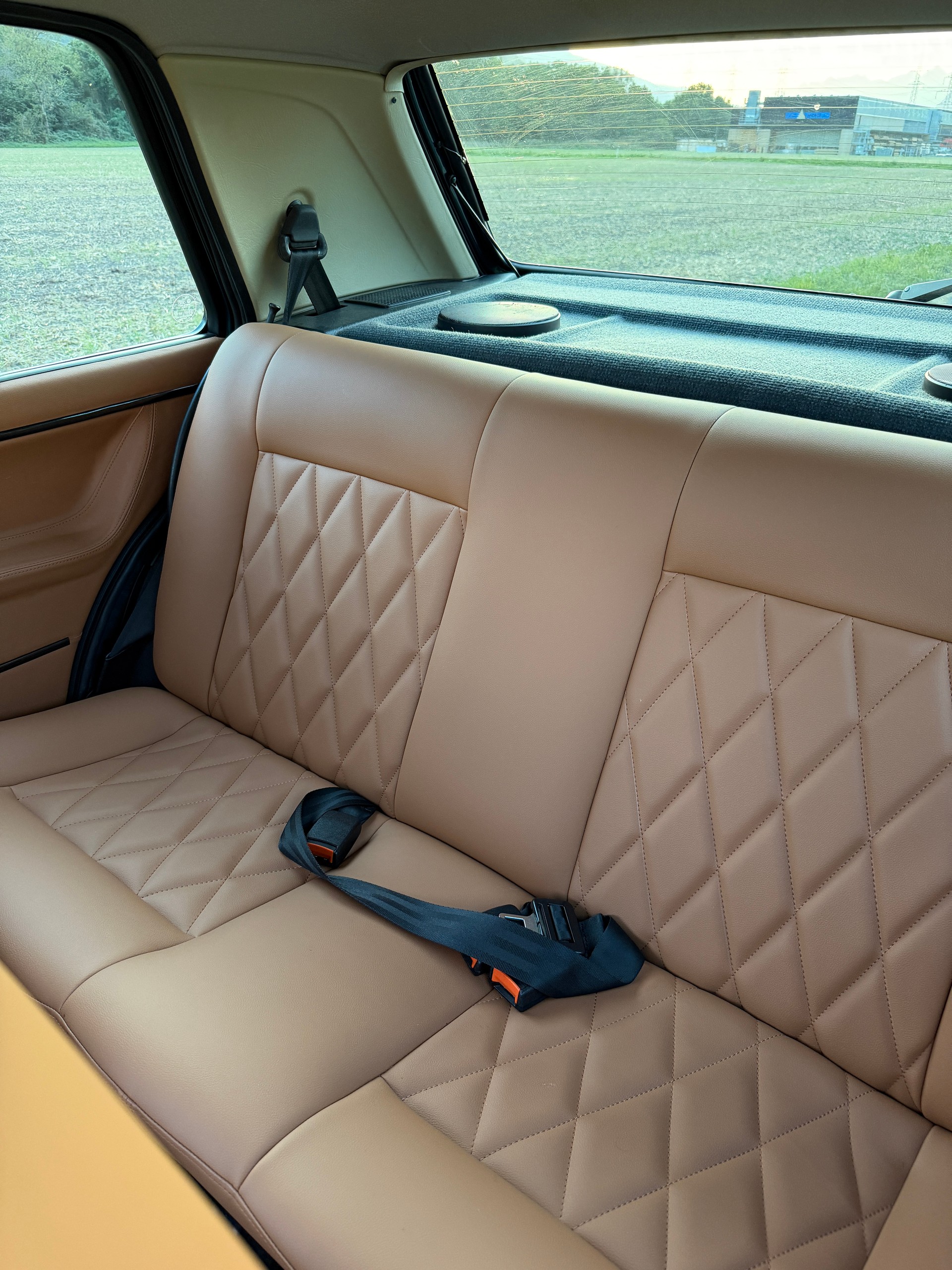 VW Golf 1600 GL-image-9