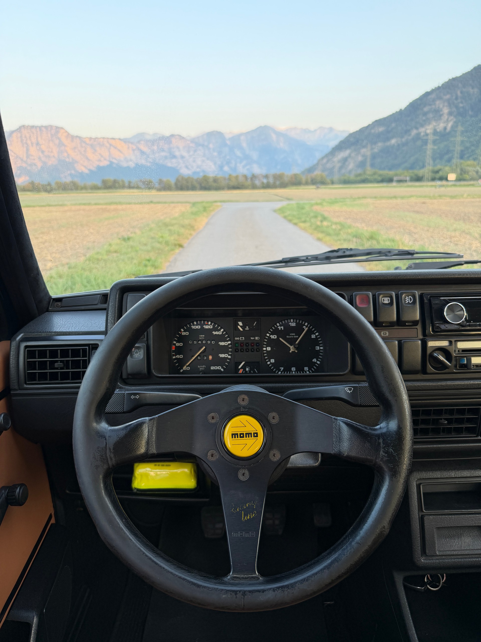 VW Golf 1600 GL-image-8
