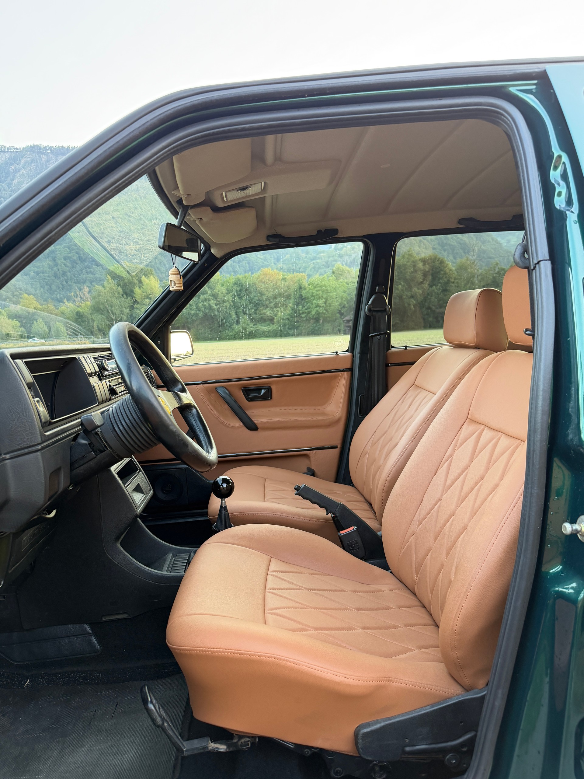 VW Golf 1600 GL-image-7