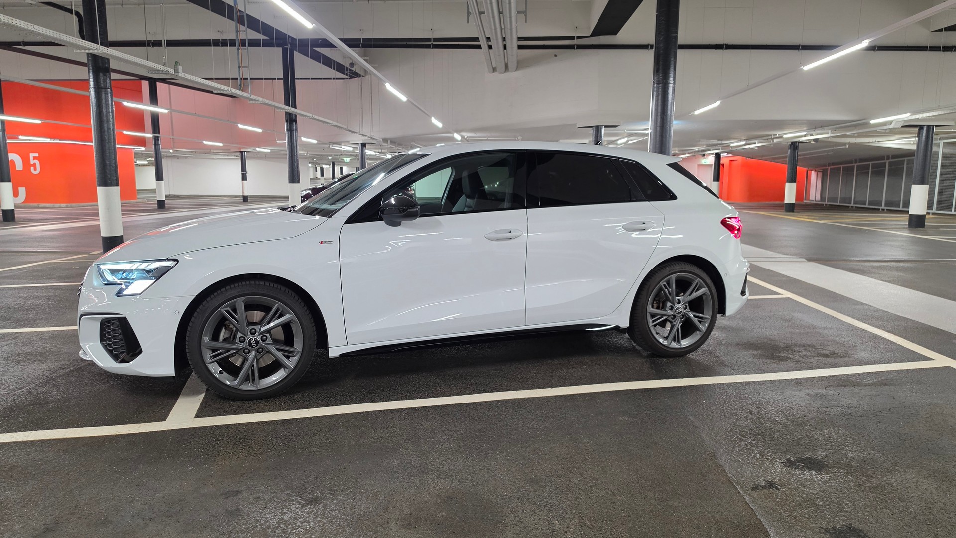 AUDI 1.5 35 TFSI S Line Attraction S-Tronic-image-2