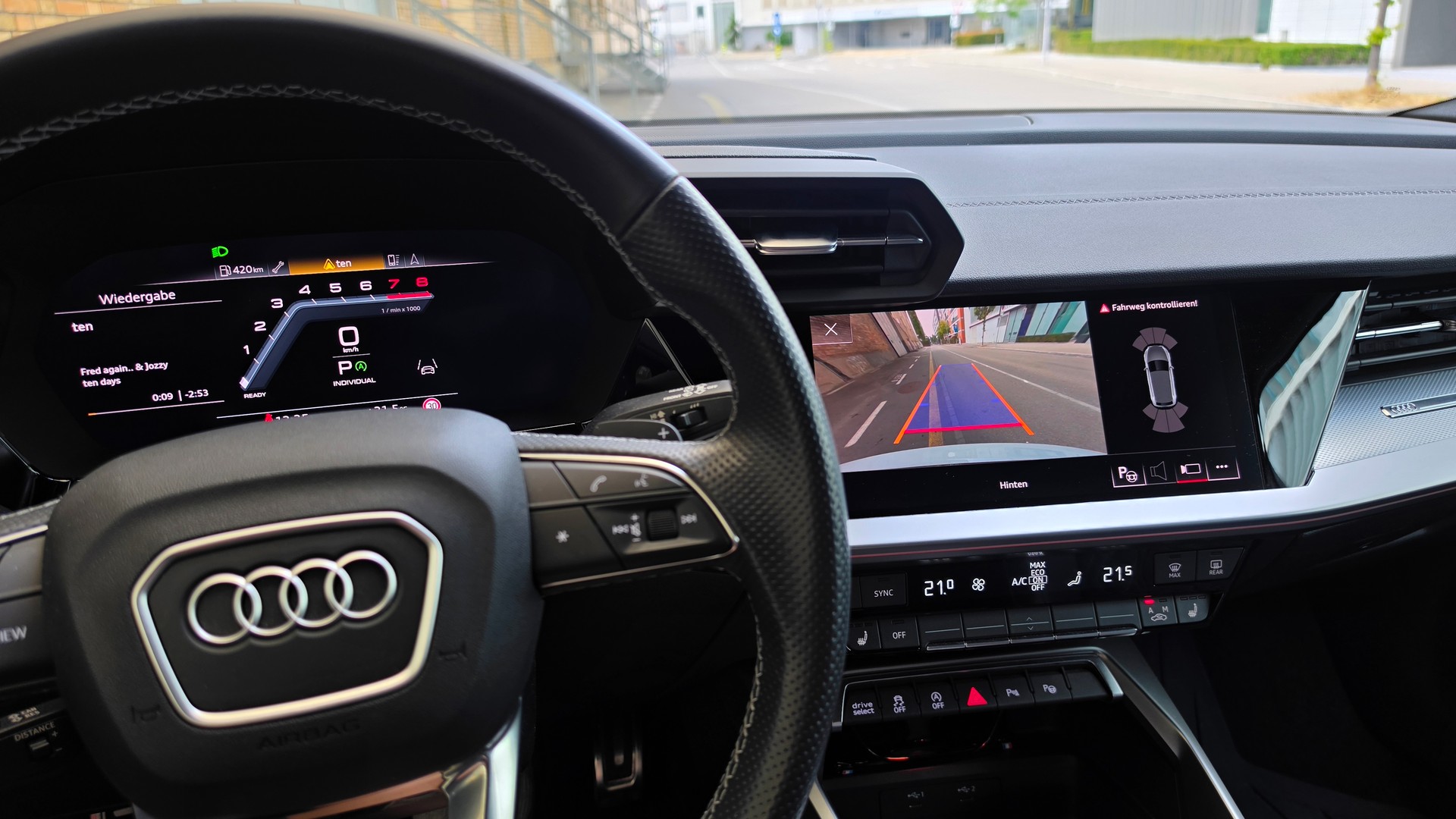 AUDI 1.5 35 TFSI S Line Attraction S-Tronic-image-6