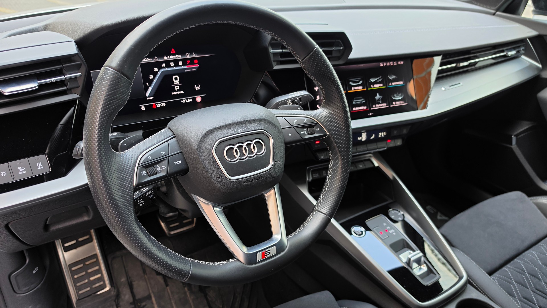 AUDI 1.5 35 TFSI S Line Attraction S-Tronic-image-5
