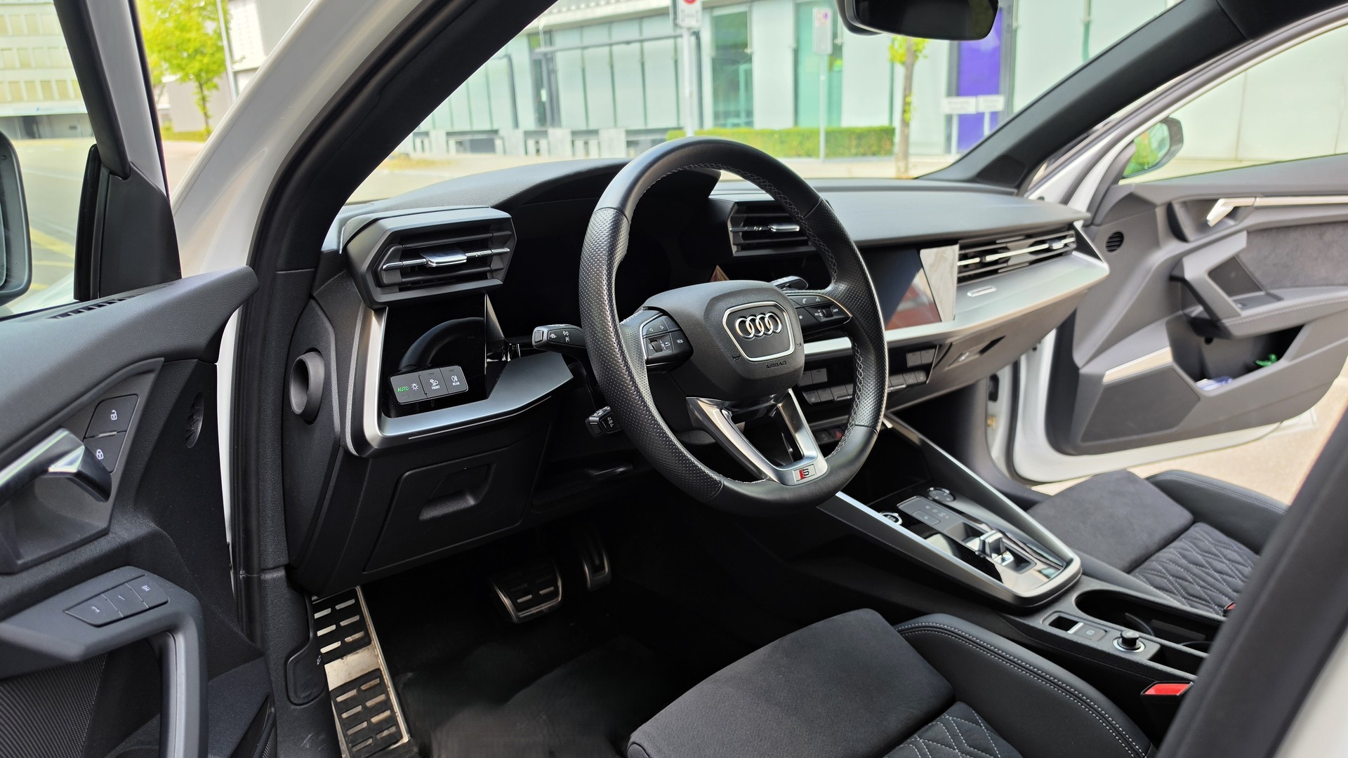 AUDI 1.5 35 TFSI S Line Attraction S-Tronic-image-7