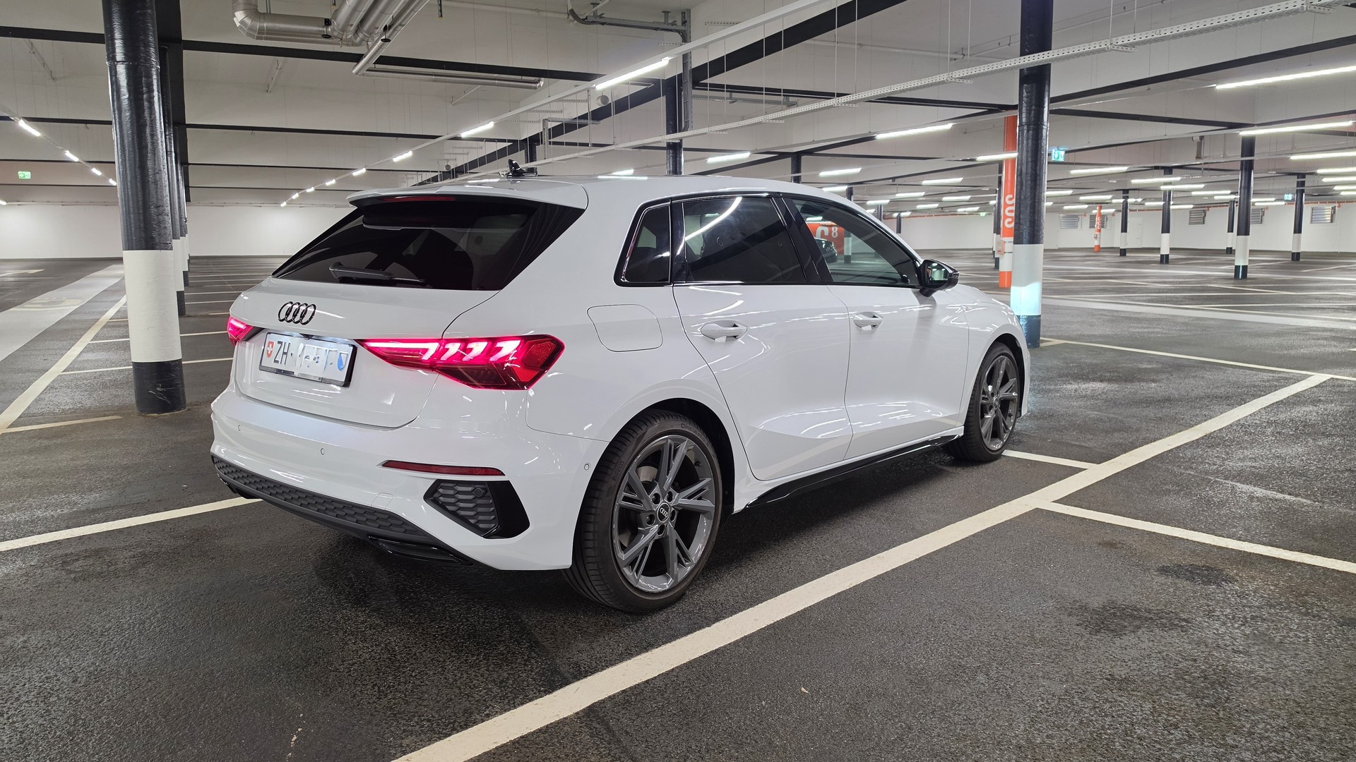 AUDI 1.5 35 TFSI S Line Attraction S-Tronic-image-1