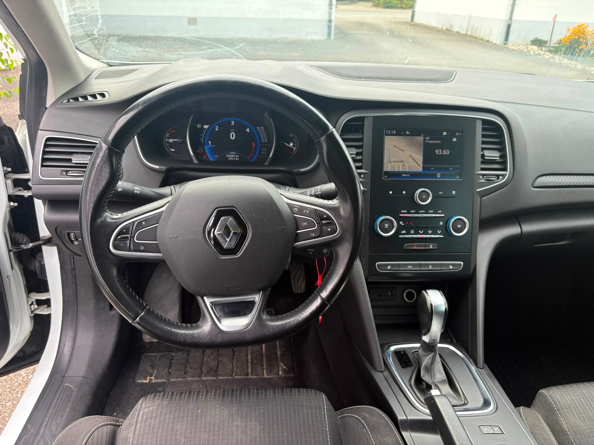 RENAULT Mégane Grandtour 1.5 dCi Zen EDC-image-6