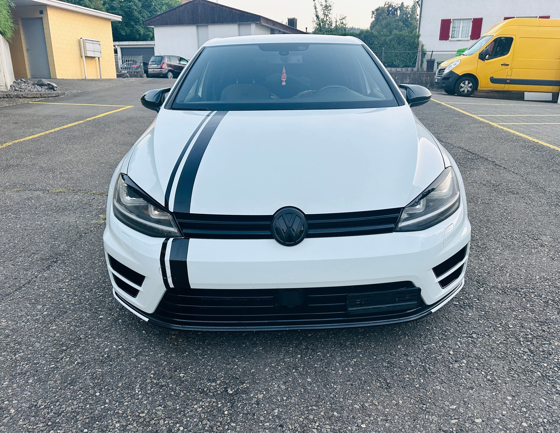 VW Golf 2.0 TSI R 4Motion DSG-image-6