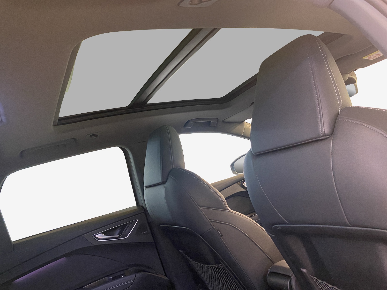 AUDI Q4 e-tron 45 quattro-image-13