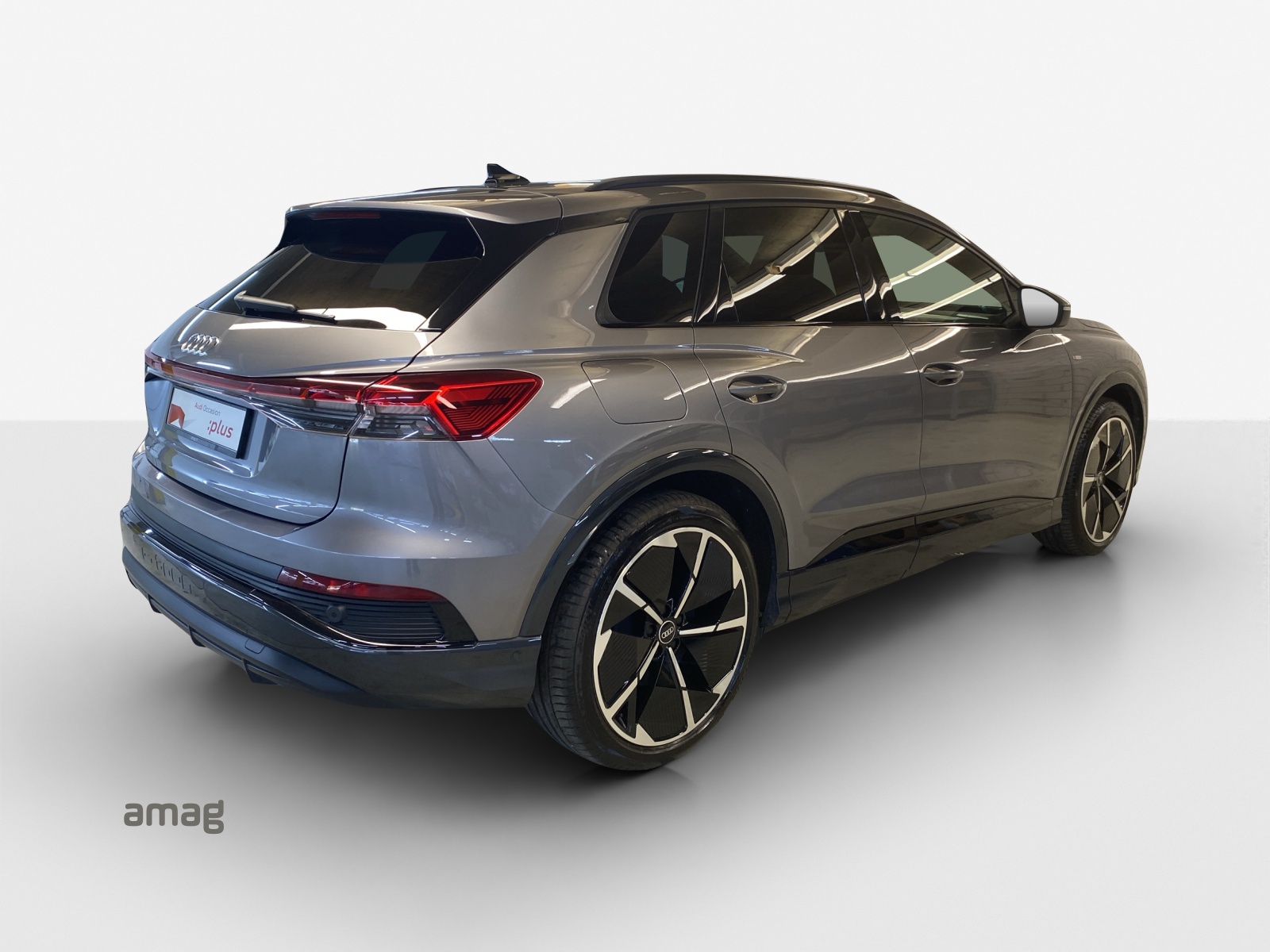 AUDI Q4 e-tron 45 quattro-image-4