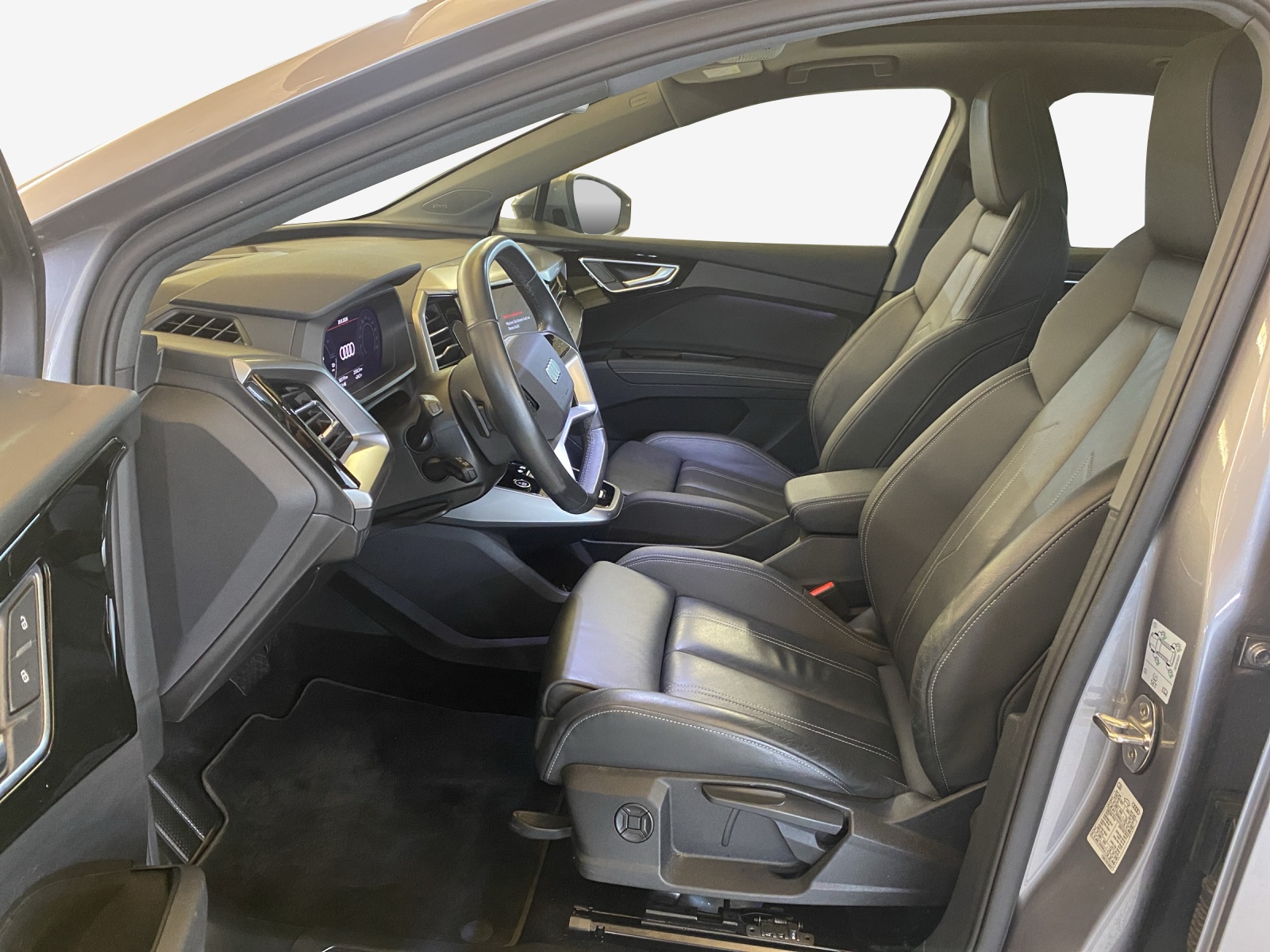 AUDI Q4 e-tron 45 quattro-image-7