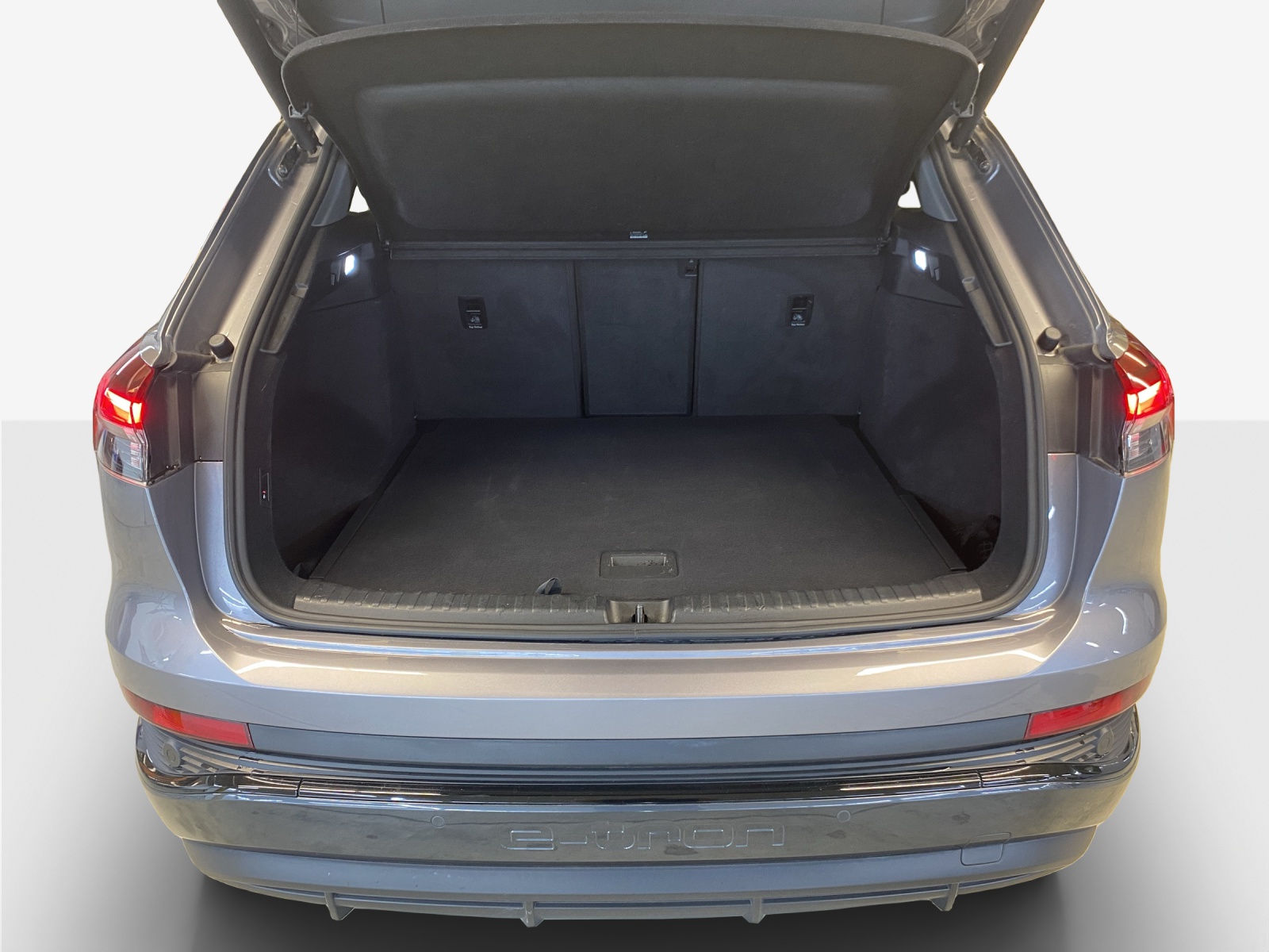 AUDI Q4 e-tron 45 quattro-image-12