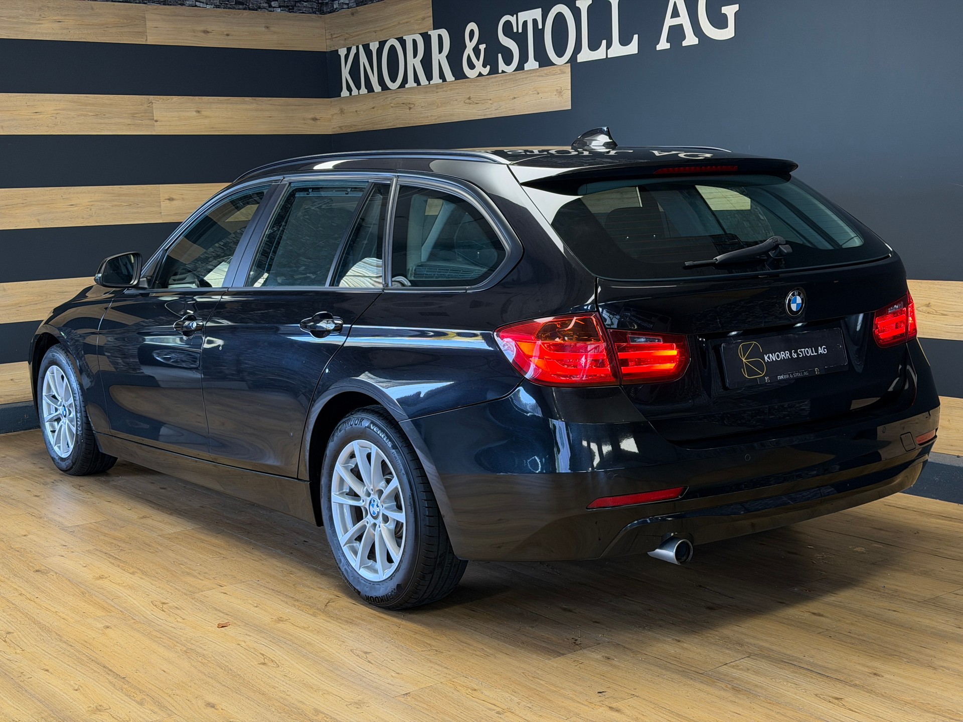 BMW 320d Touring Steptronic-image-5