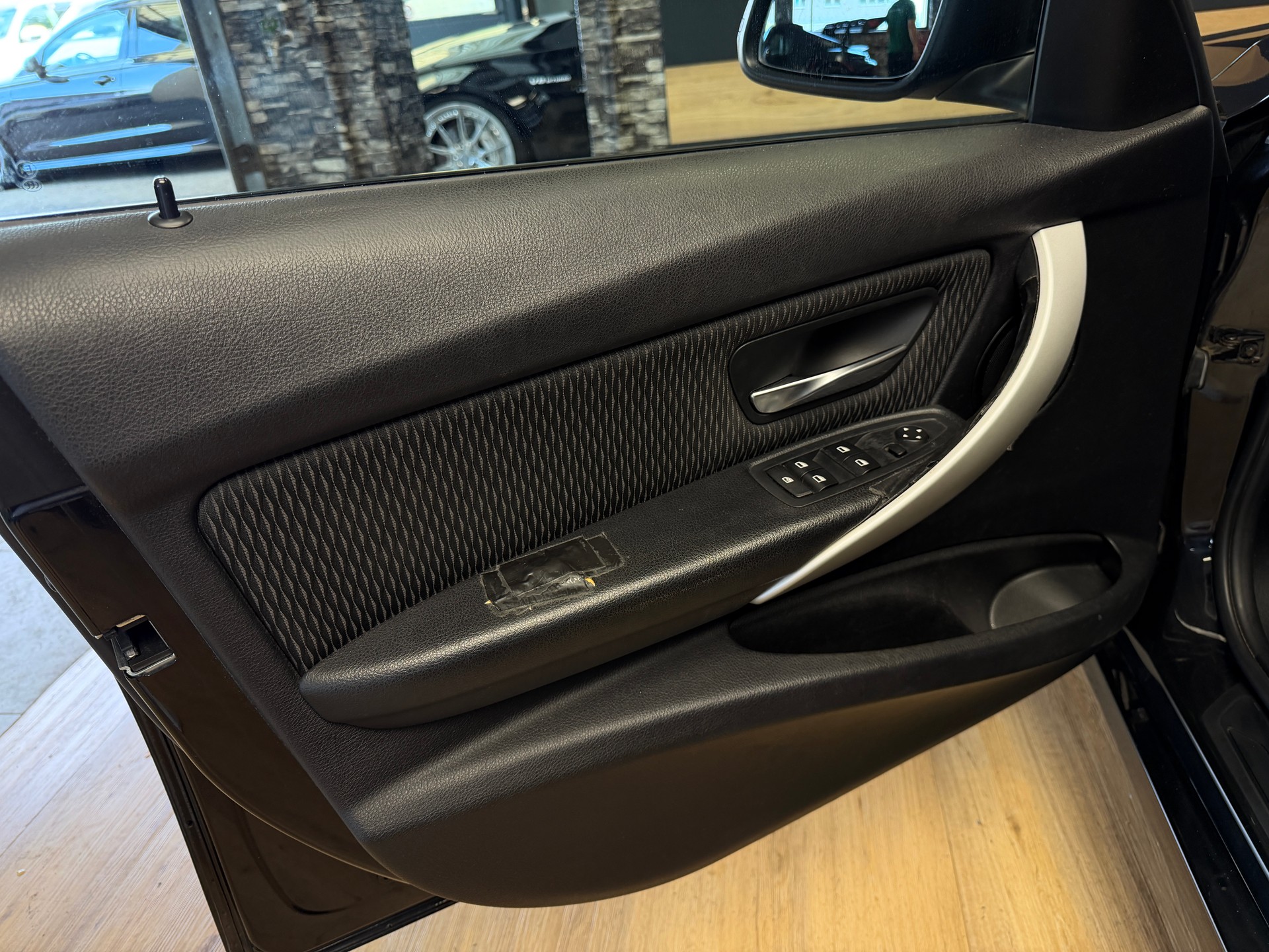 BMW 320d Touring Steptronic-image-14