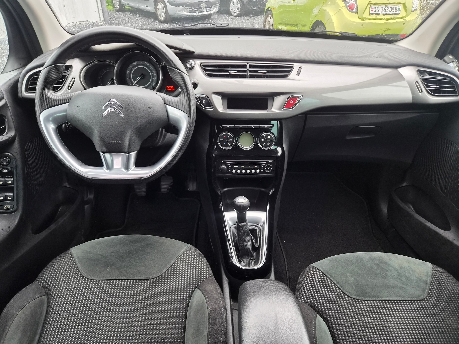 CITROEN C3 1.4i 16V Exclusive-image-11