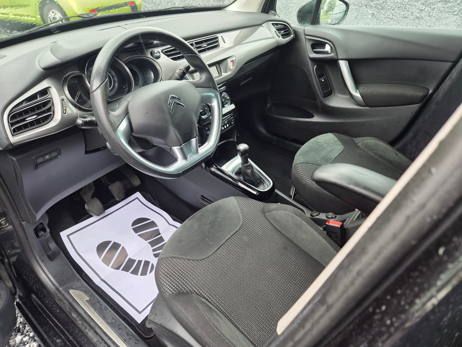 CITROEN C3 1.4i 16V Exclusive-image-13