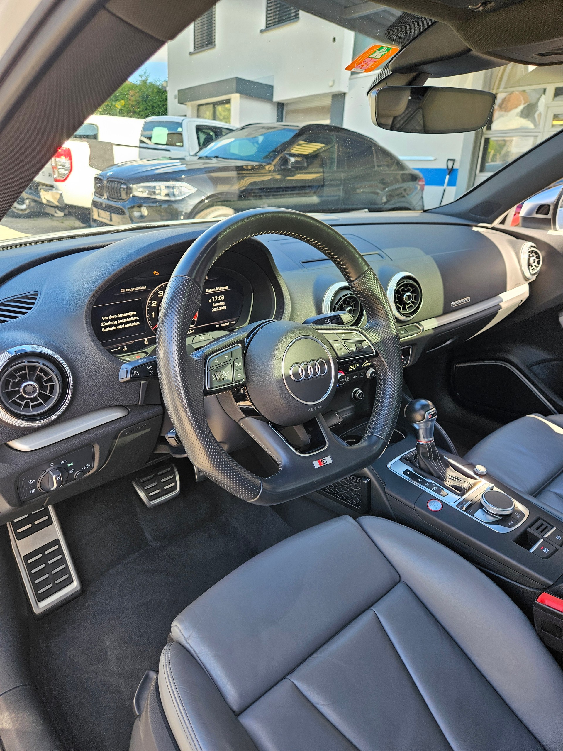 AUDI S3 Limousine 2.0 TFSI quattro S-tronic-image-11